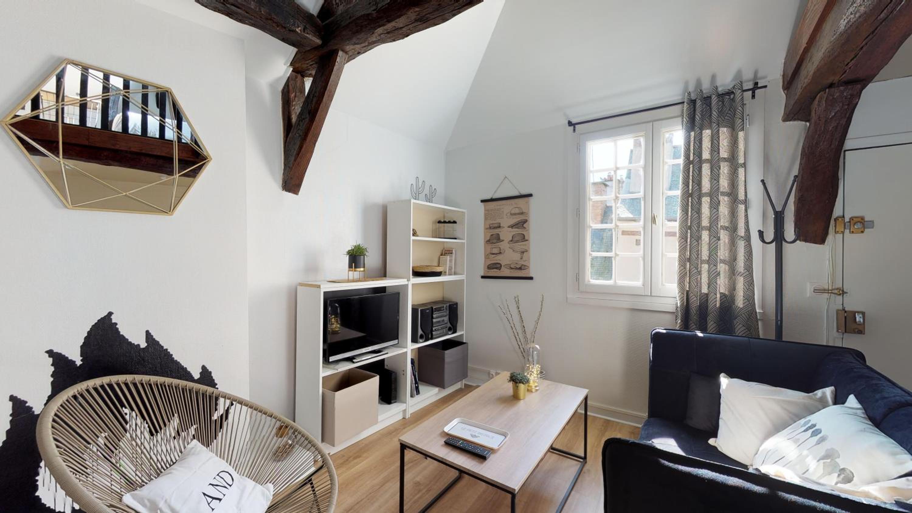 One-Bedroom Apartment photo 2