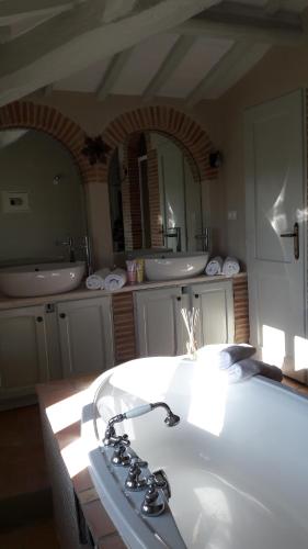 Deluxe Double Room with Bath photo 2