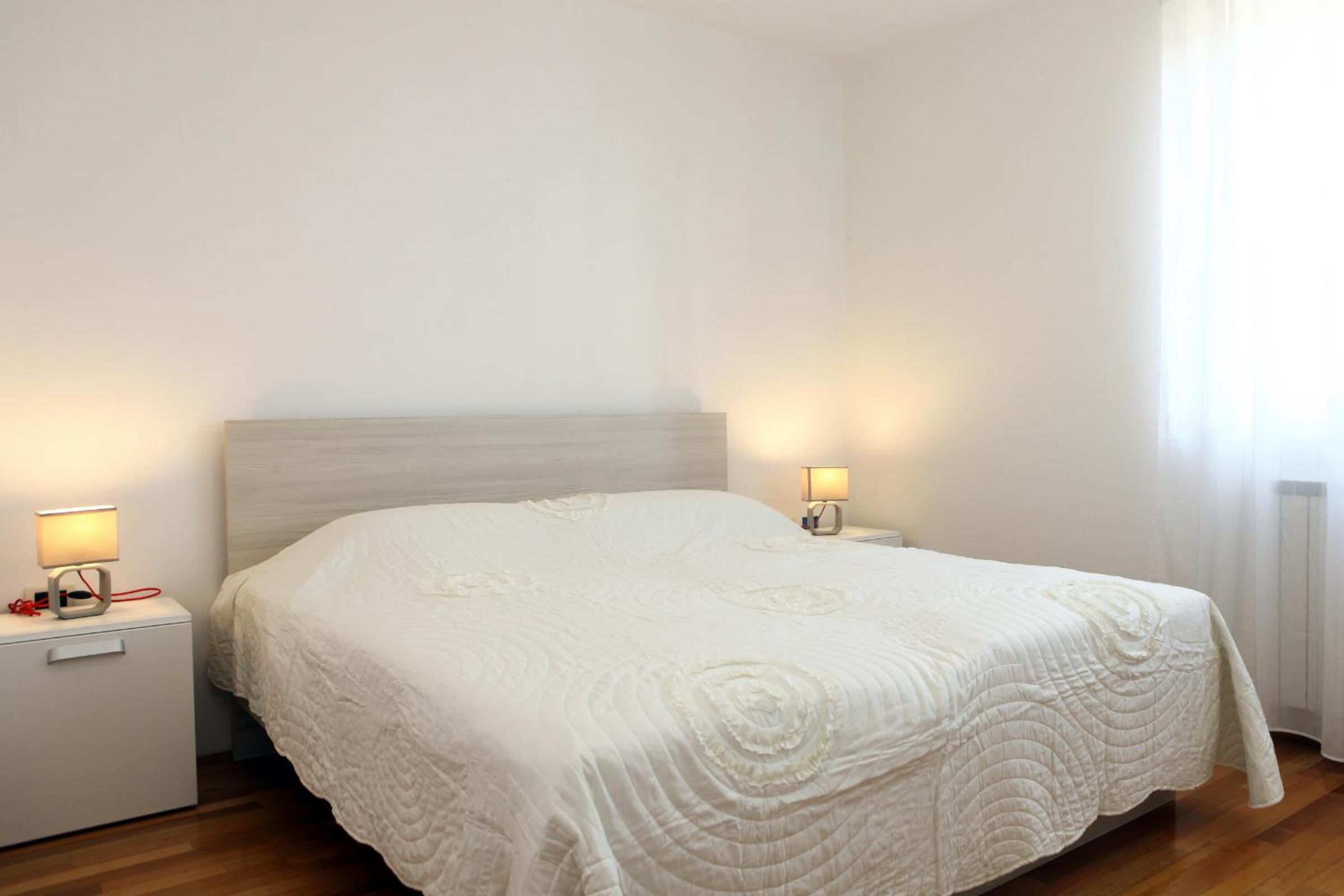 Two-Bedroom Apartment - Photo 5