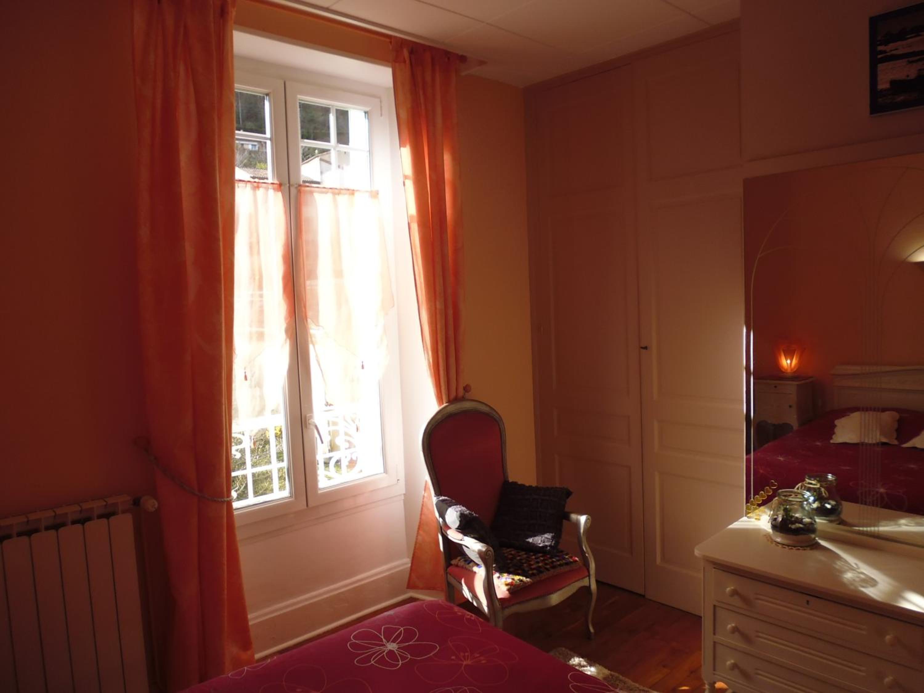 Standard Suite - Photo 9