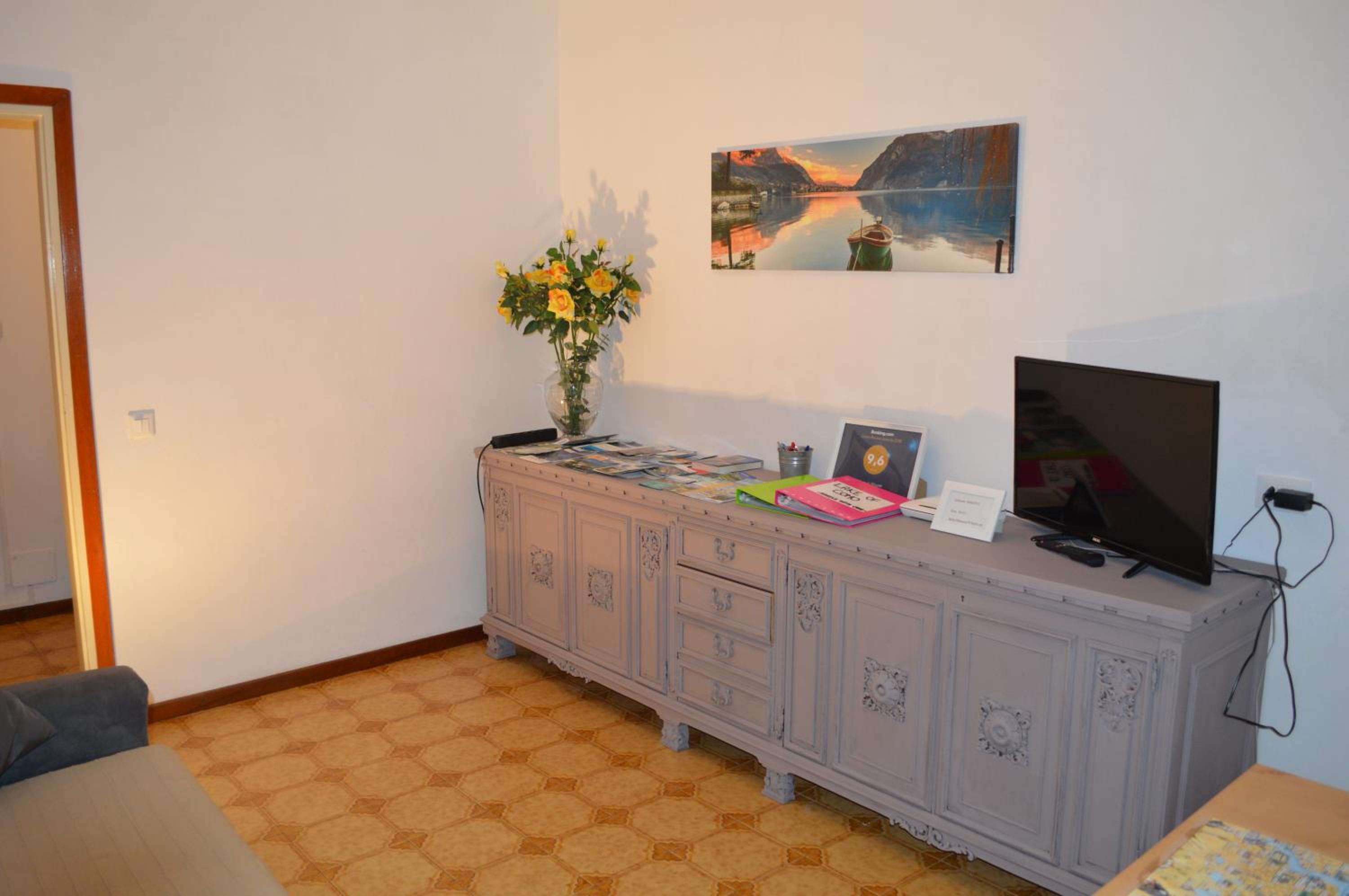 Apartment photo 2