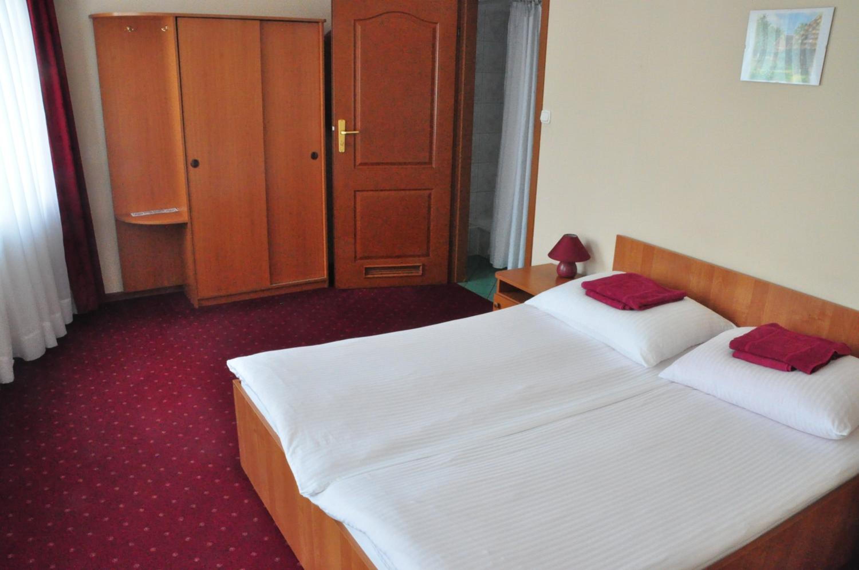 Large Double Room photo 3