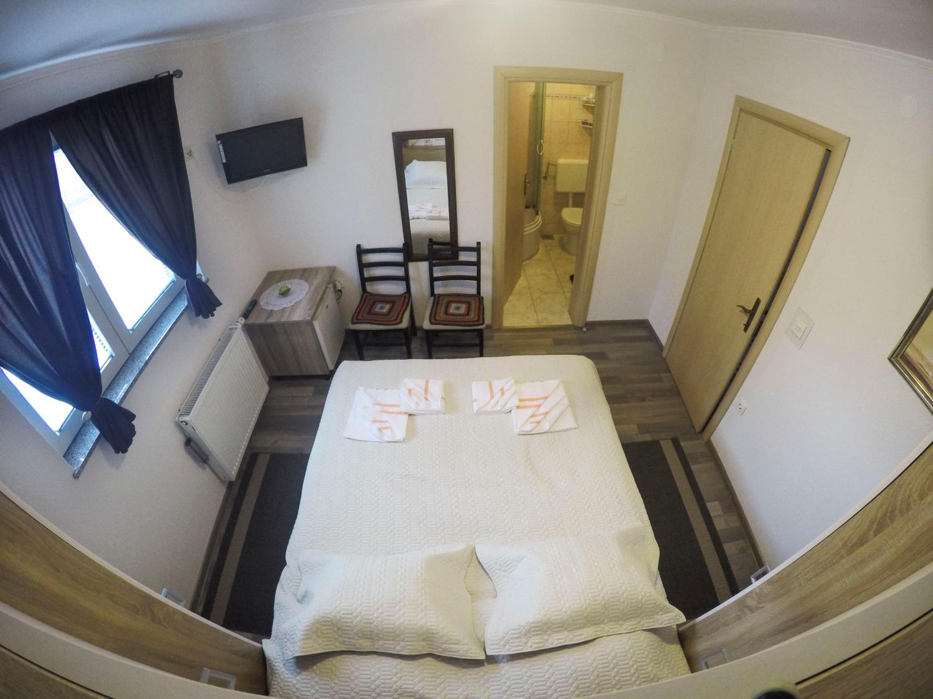 Double Room with Private Bathroom - Photo 4