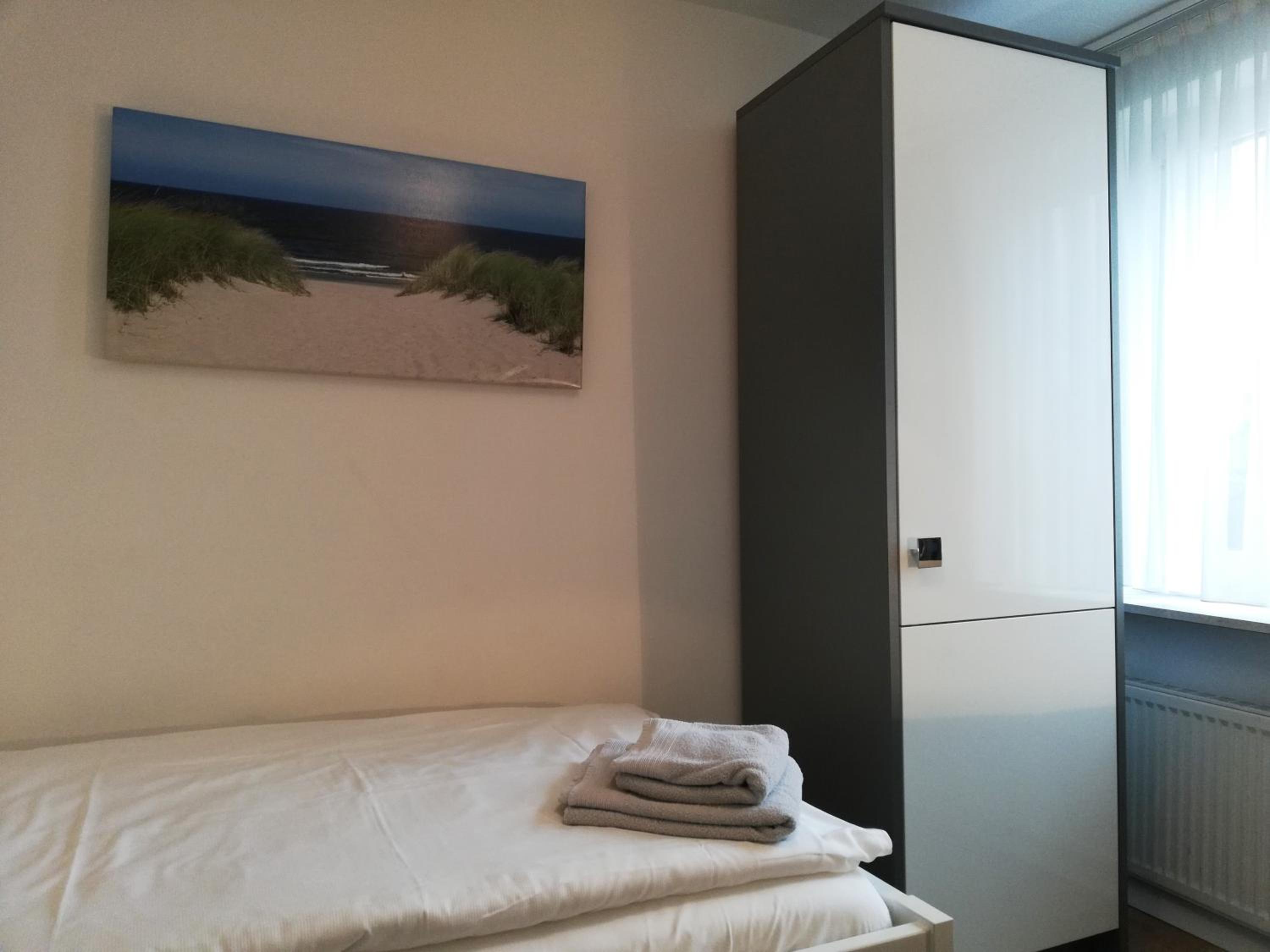 Single Room with Shared Bathroom photo 3