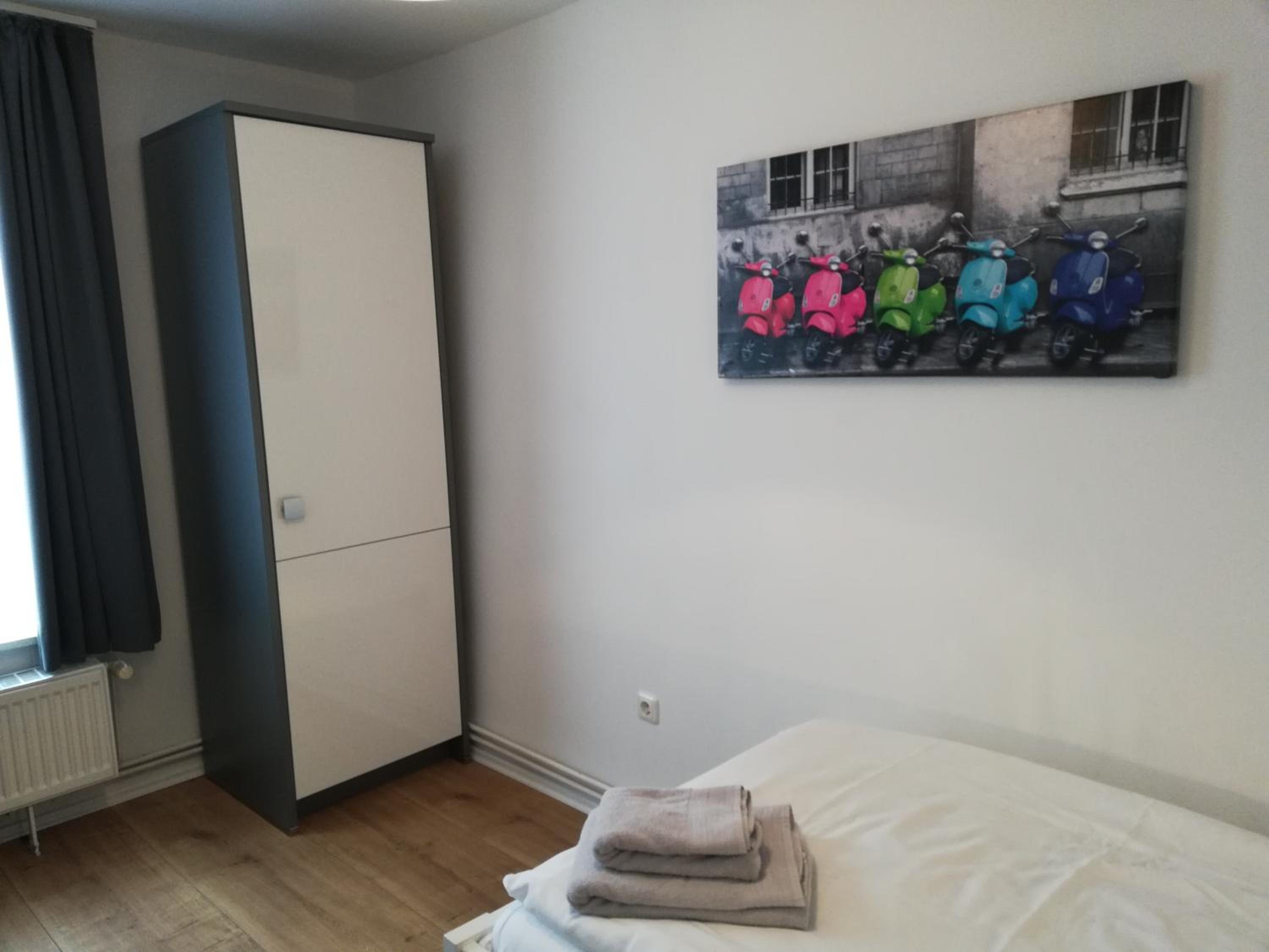 Single Room with Shared Bathroom photo 2