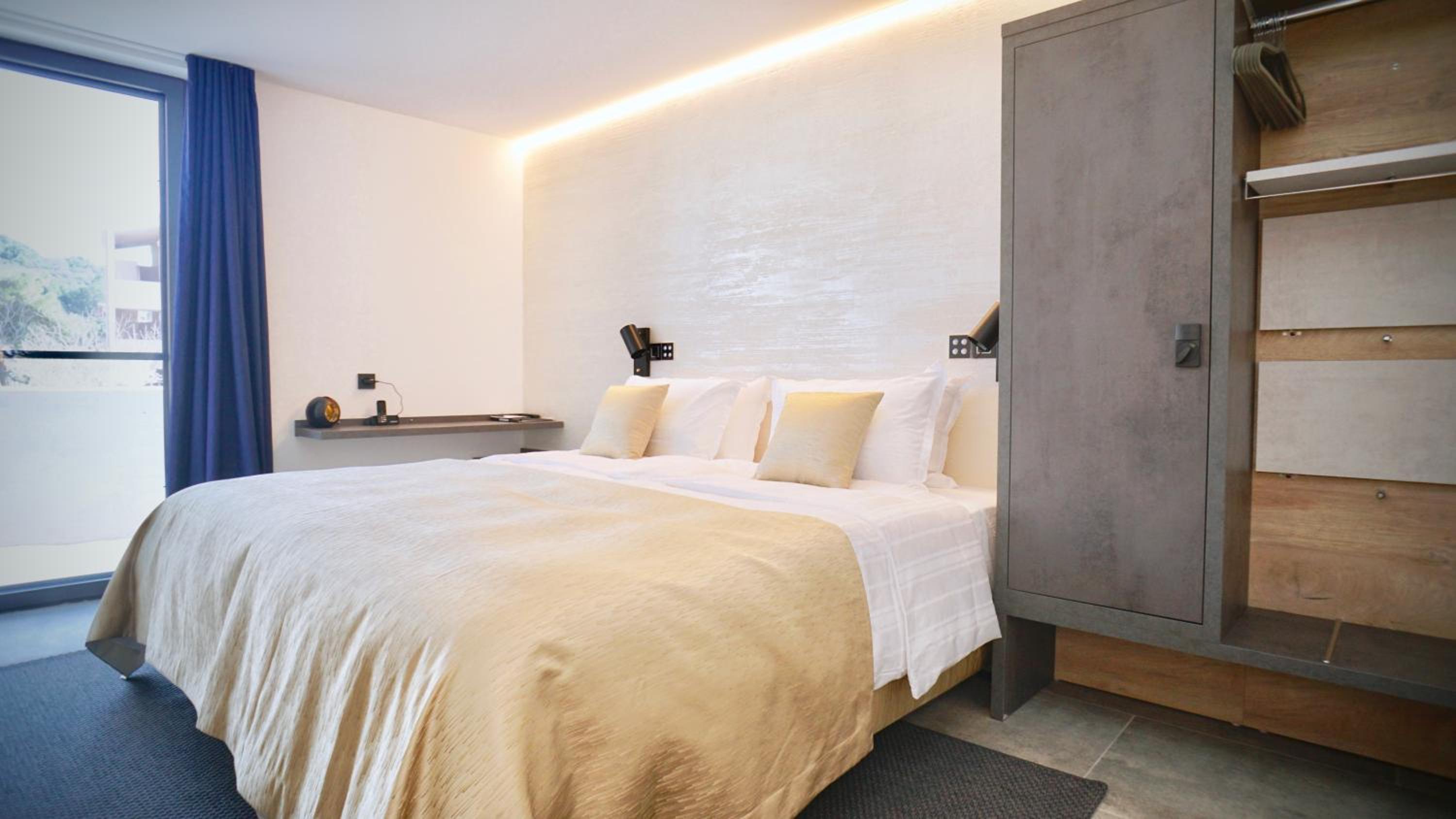 Deluxe Suite with Pool View - Ground Floor