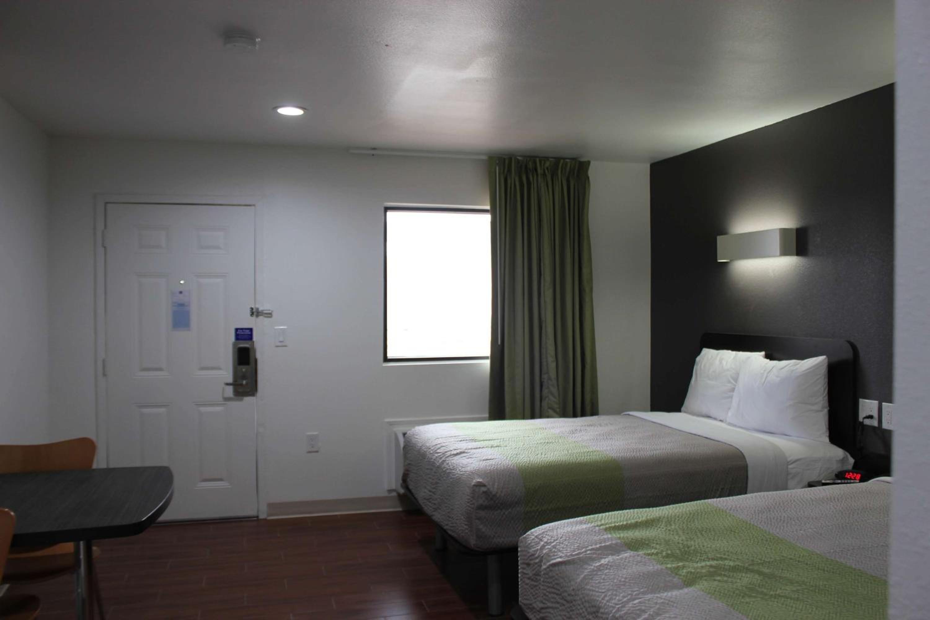 Deluxe Quadruple Room - Smoking