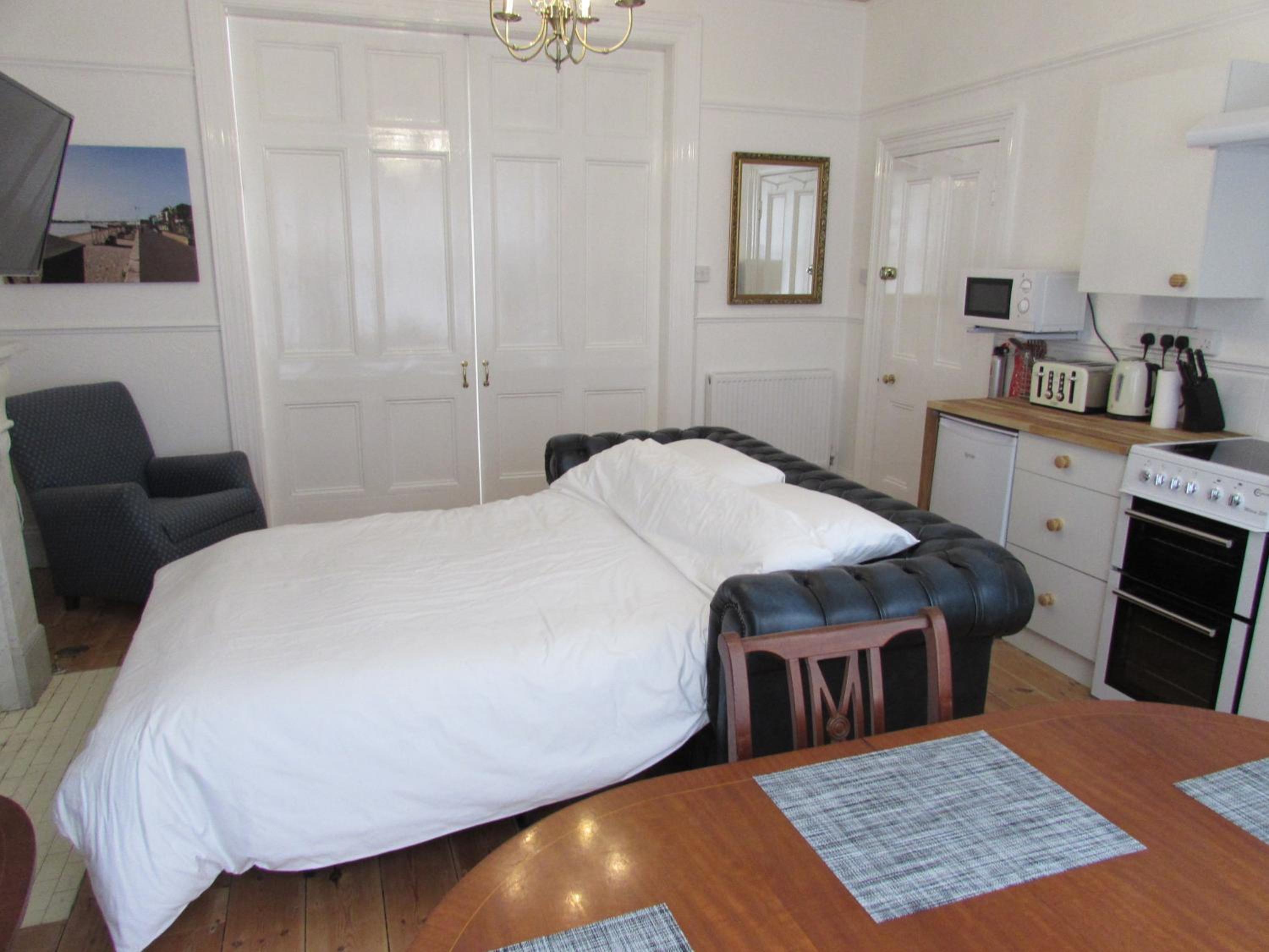 One-Bedroom Apartment photo 1