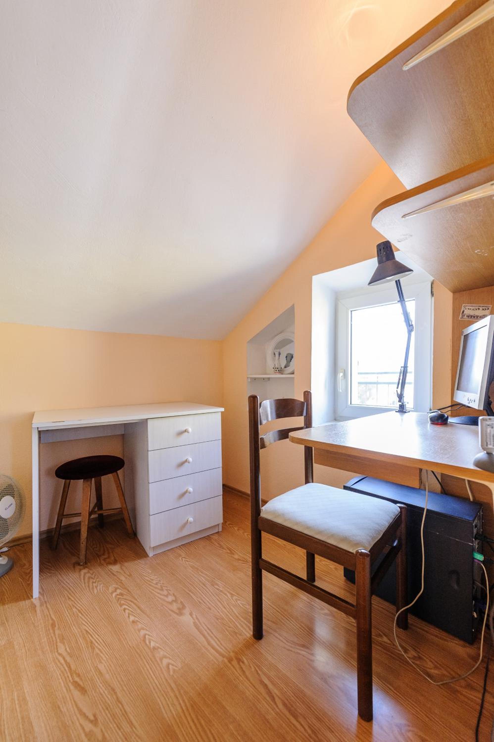 Duplex Two-Bedroom Apartment (5 Adults) - Photo 7