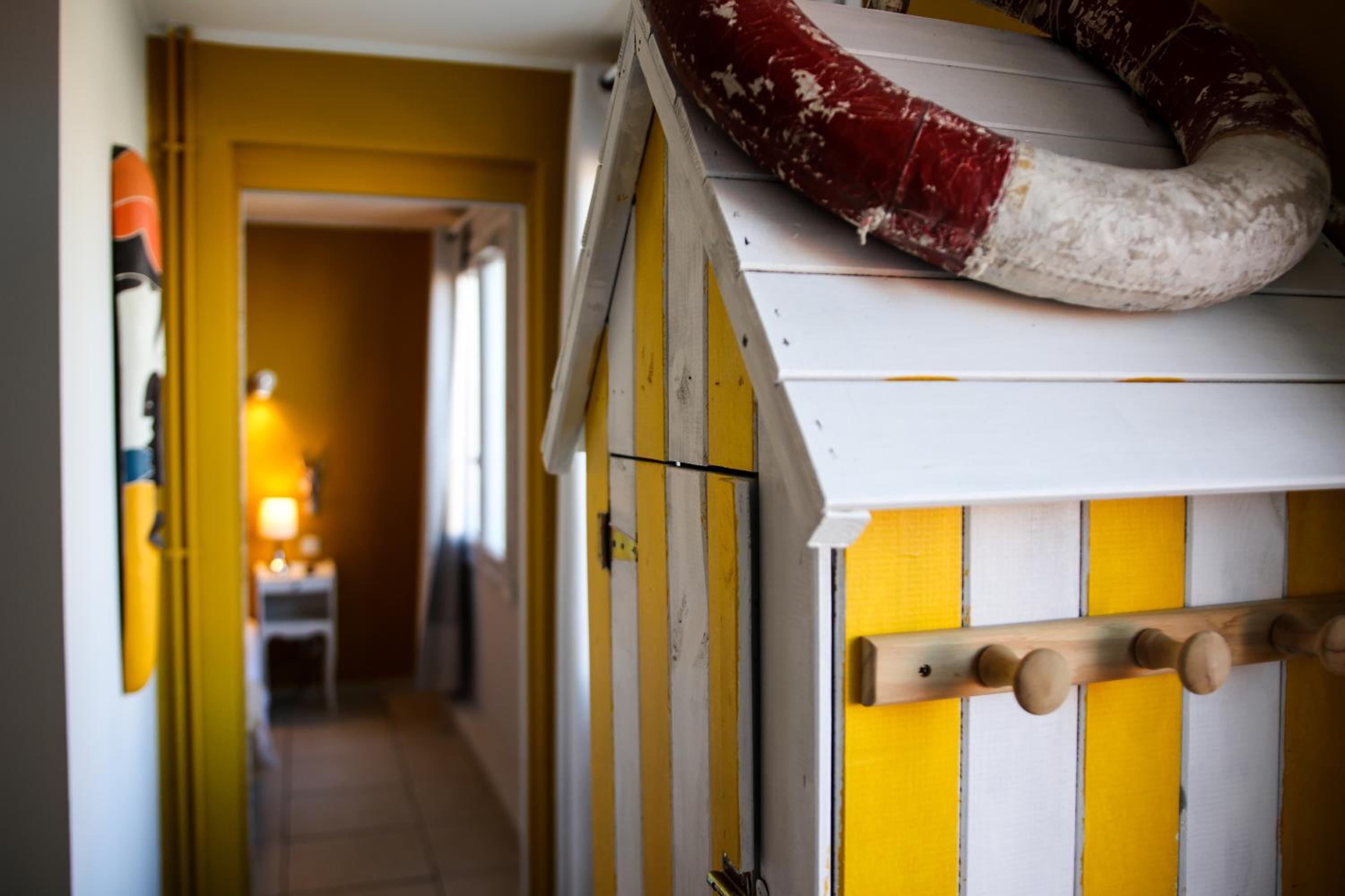 Suite - Photo 3
