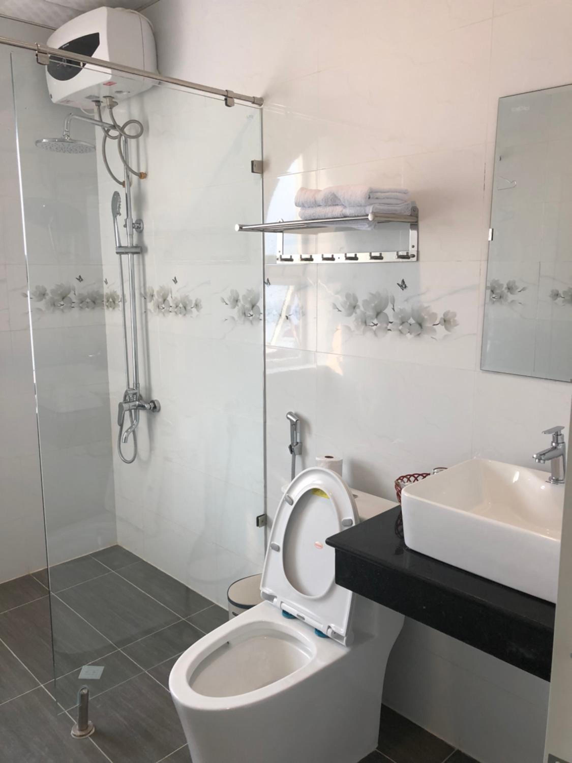 Family Room with Private Bathroom photo 2