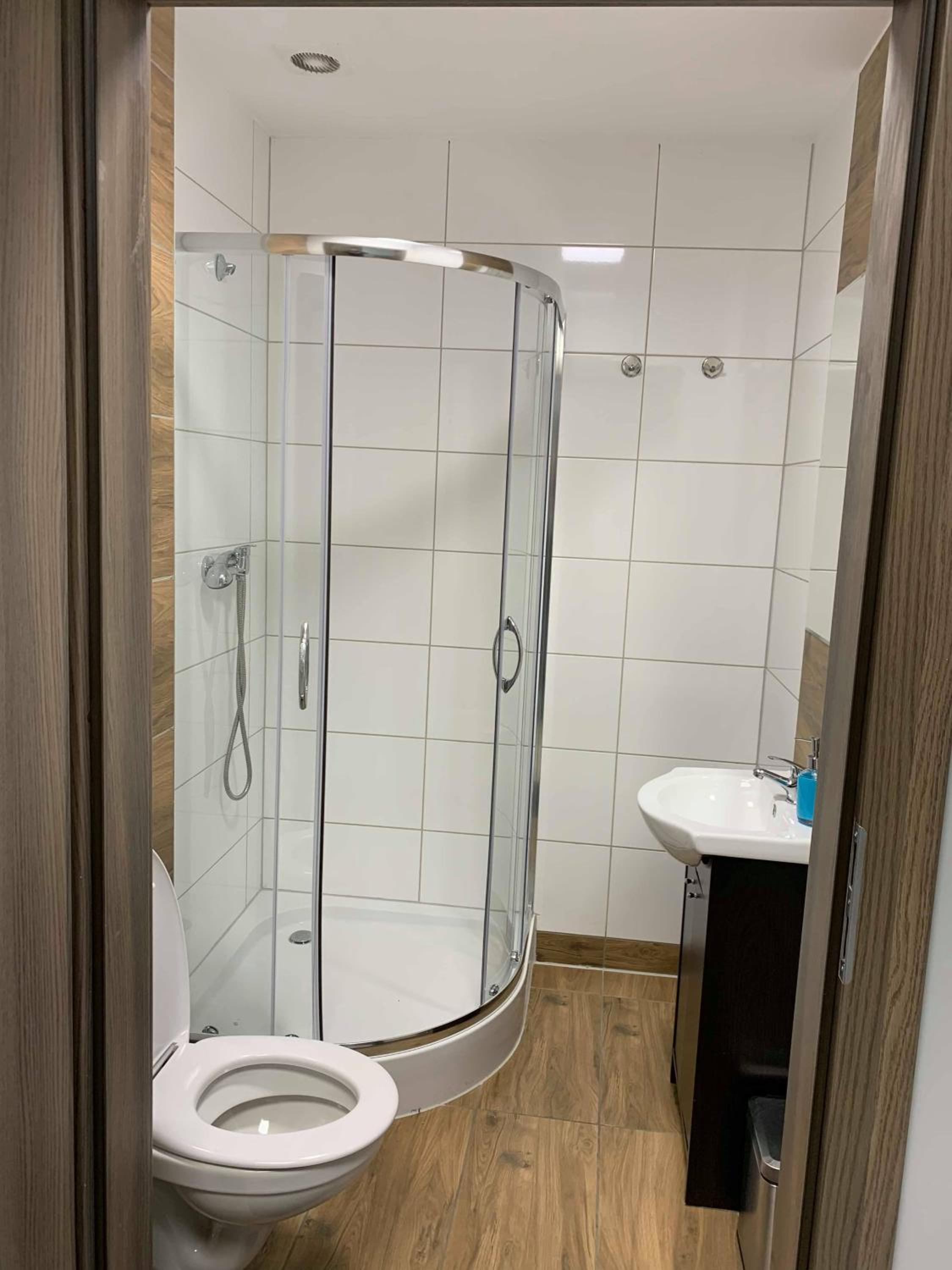 Twin Room with Bathroom - Photo 2