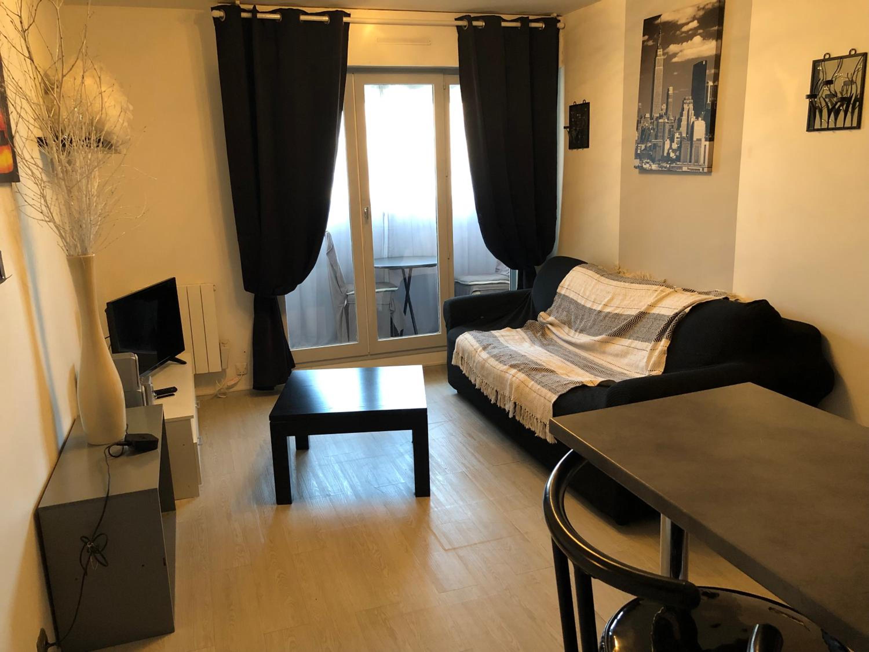 One-Bedroom Apartment photo 3