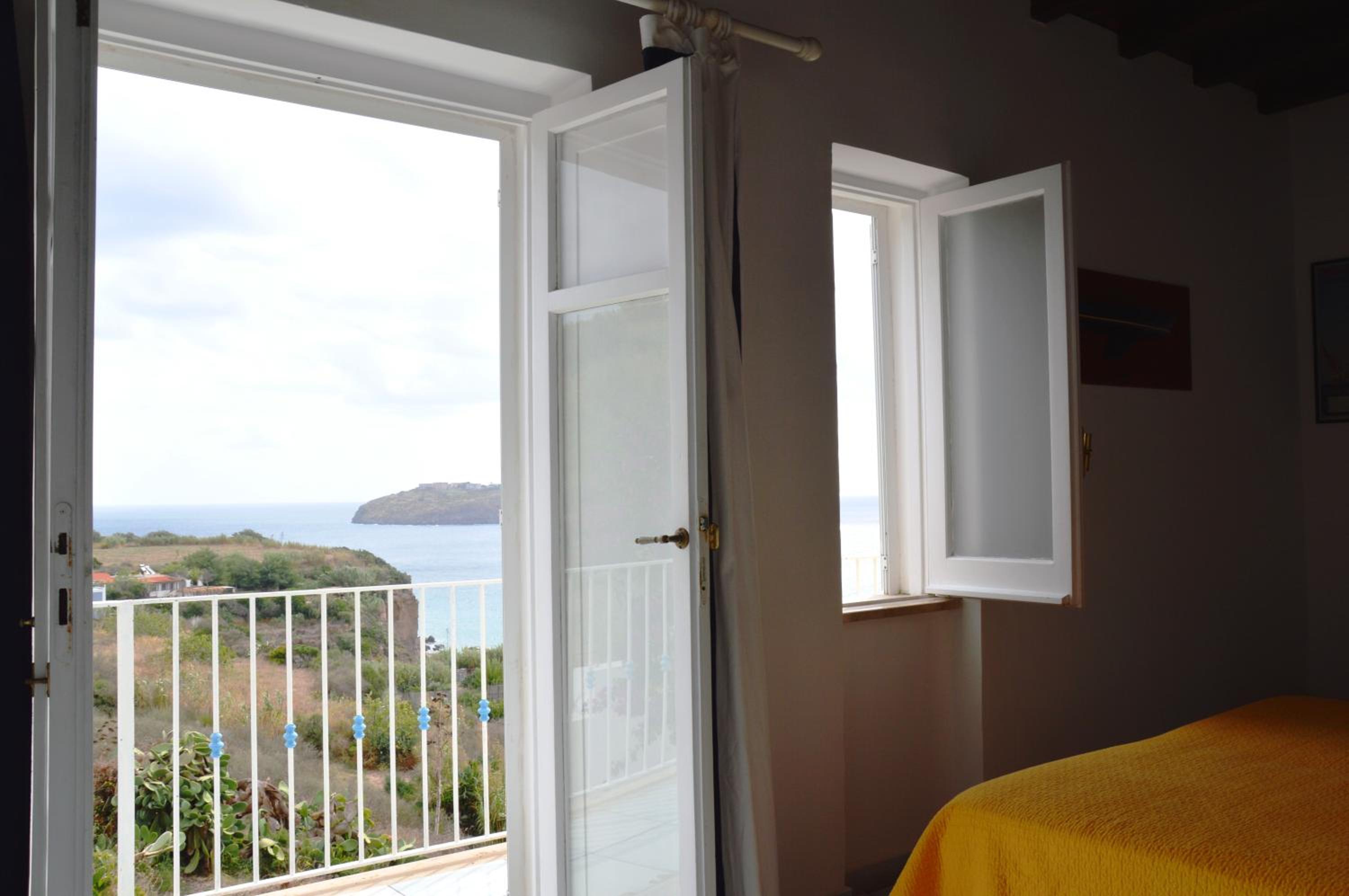 Standard Double or Twin Room with Sea View photo 3