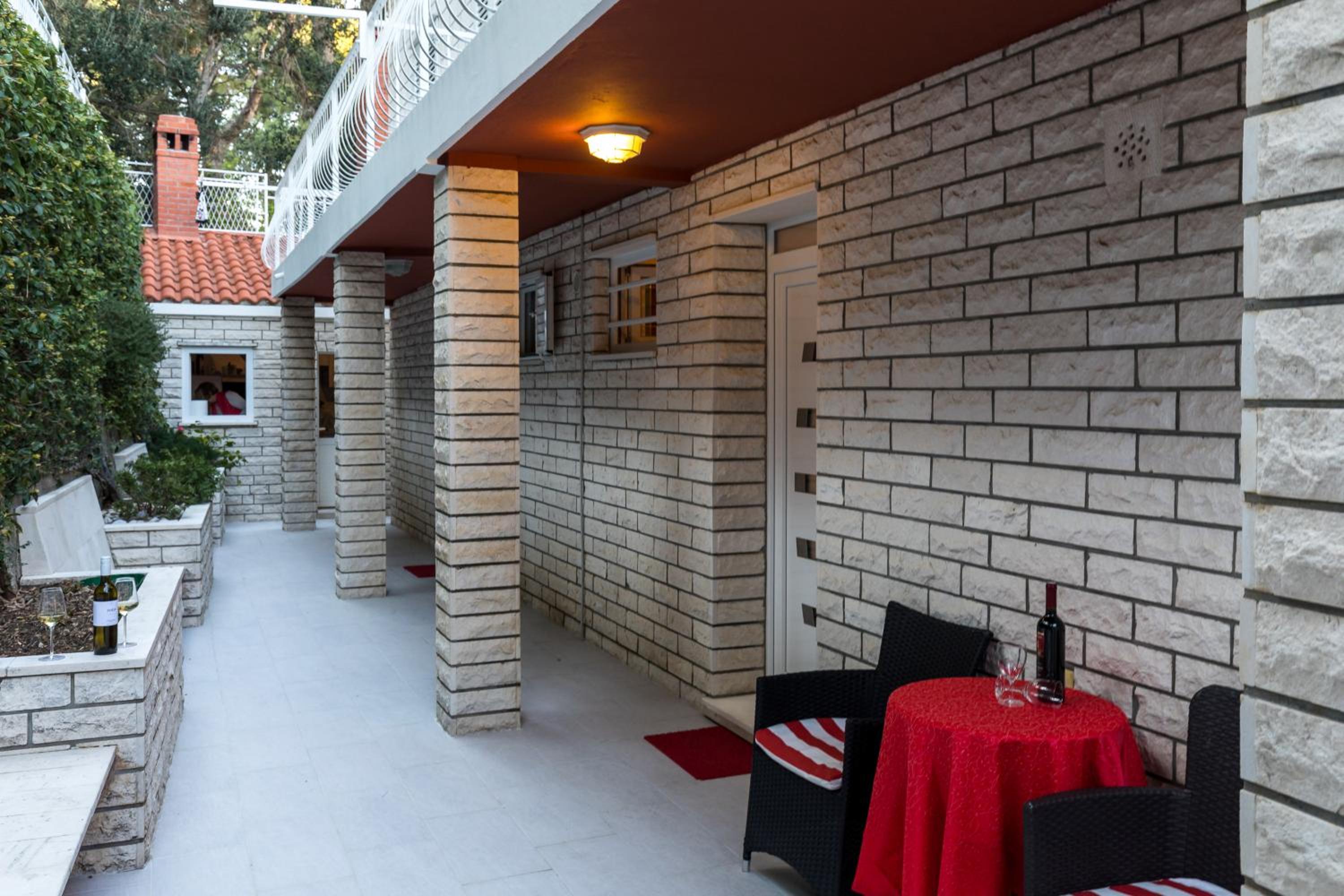 Apartment - Ground Floor photo 2