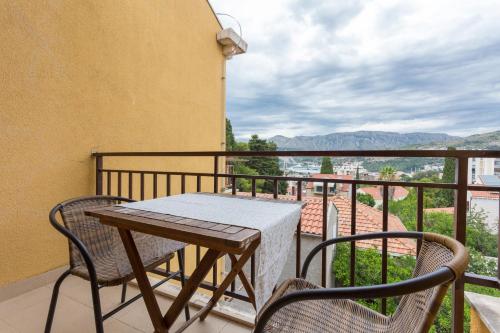 Deluxe One Bedroom Apartment with Balcony and Garden View