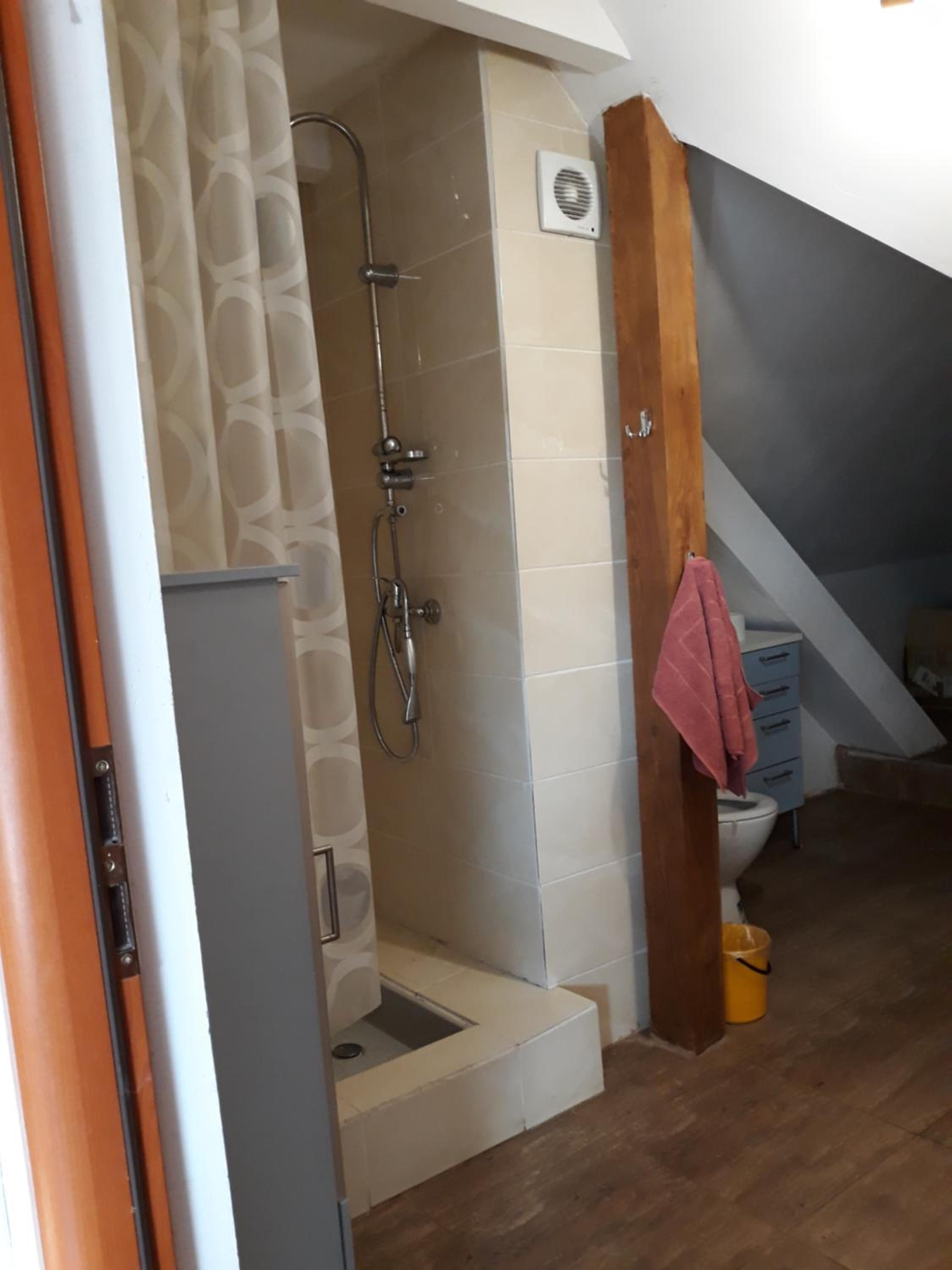 Economy Triple Room with Shared Bathroom photo 2