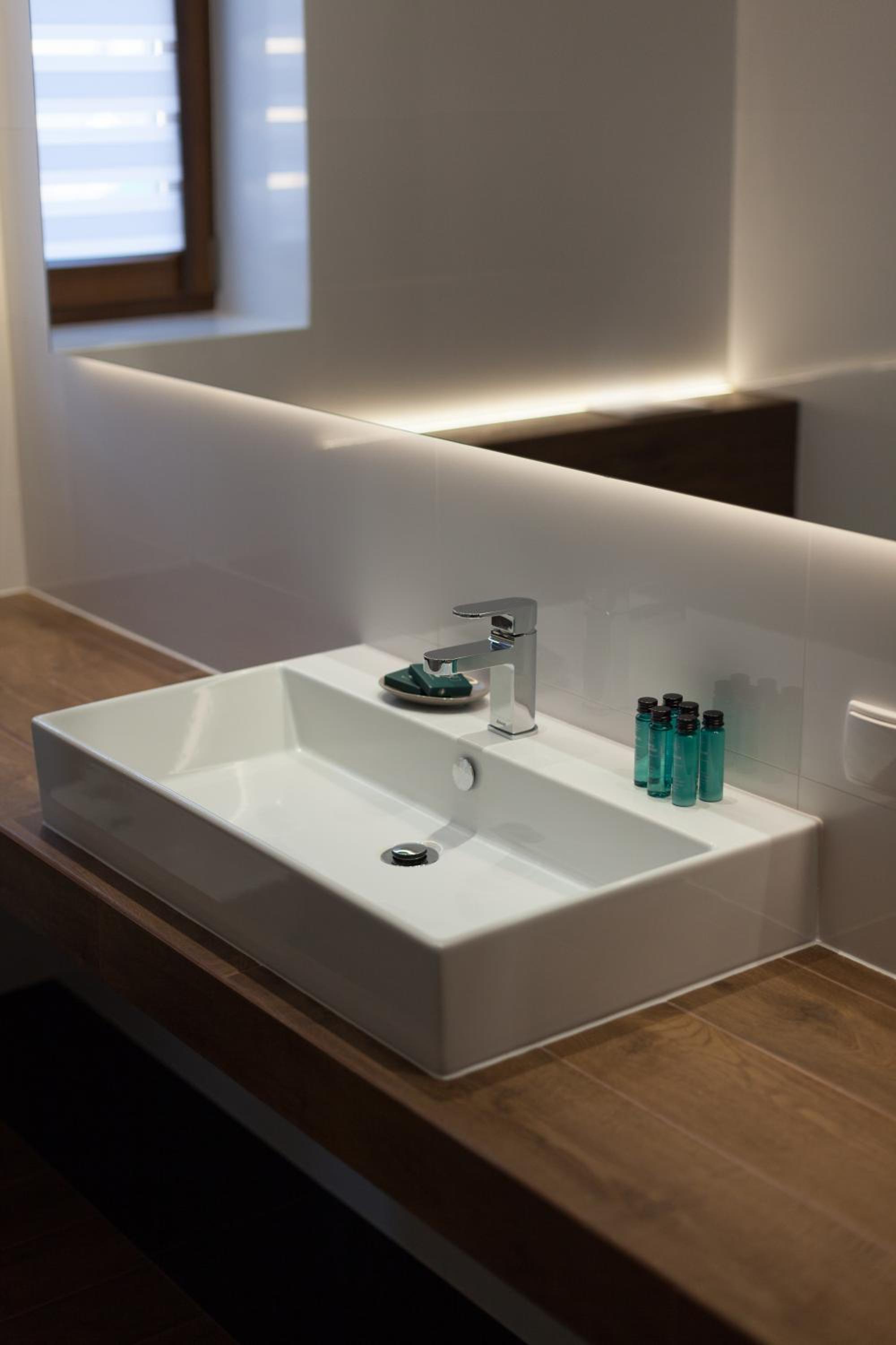 Superior Suite - Photo 10