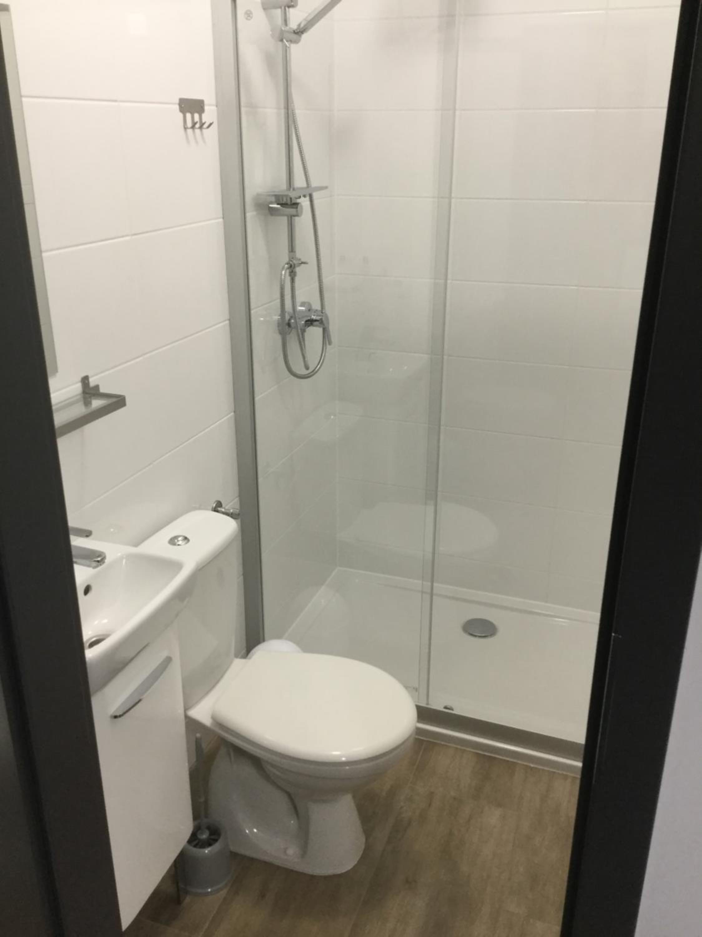 Twin Room with Private Bathroom photo 3
