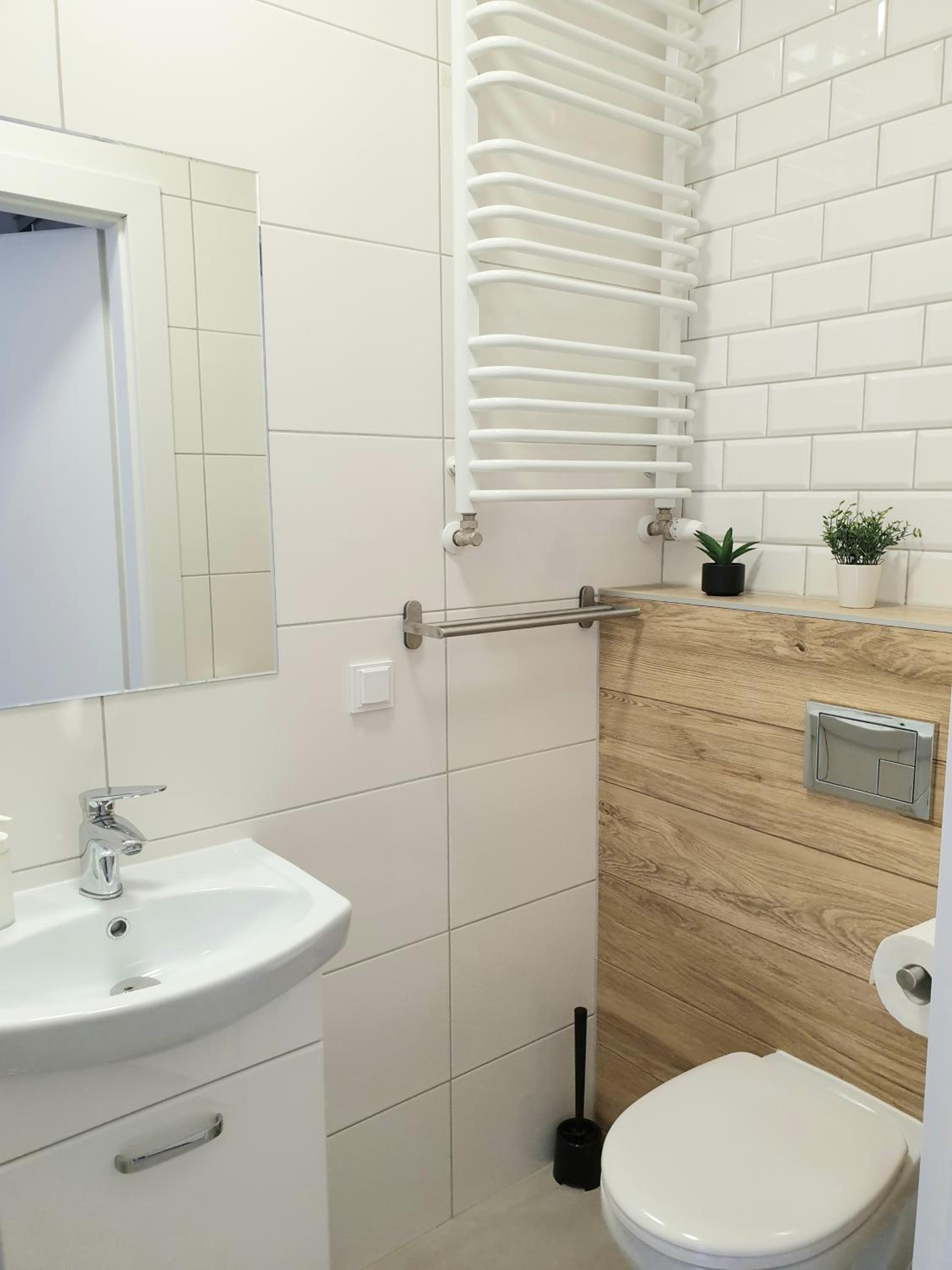 One-Bedroom Apartment - Photo 2