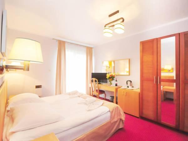 Deluxe Double Room with Balcony - Photo 2