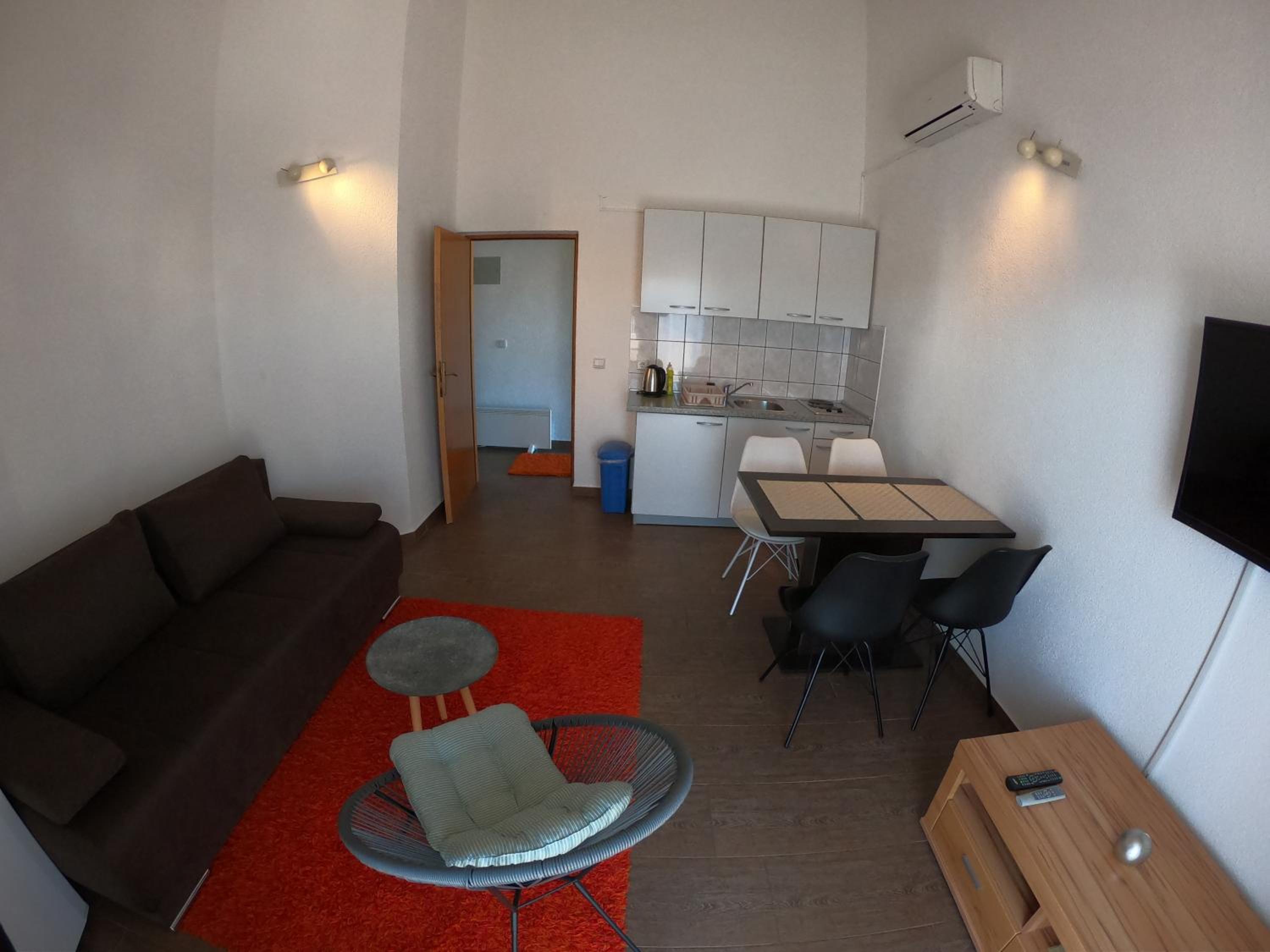 One-Bedroom Apartment - Photo 5