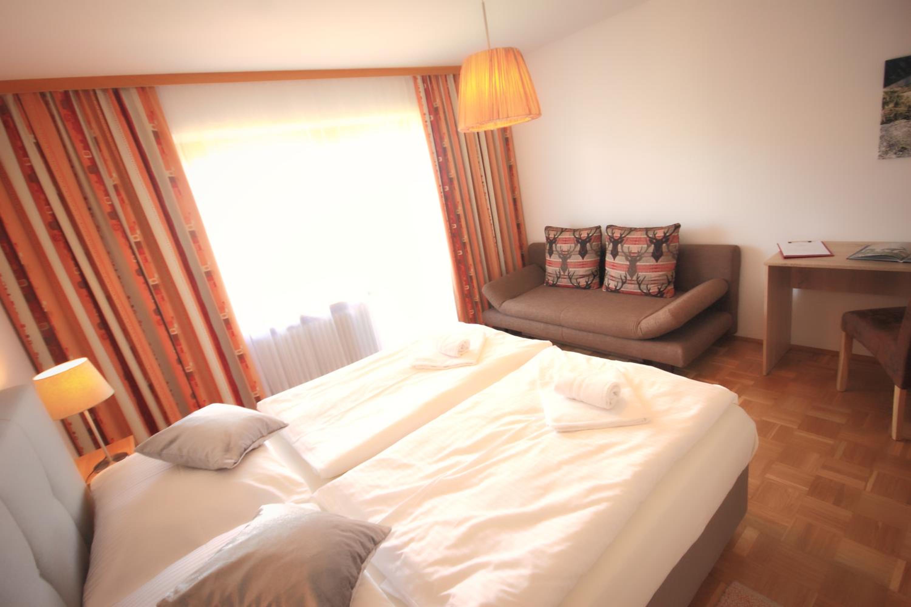 Double Room with Balcony and Mountain View