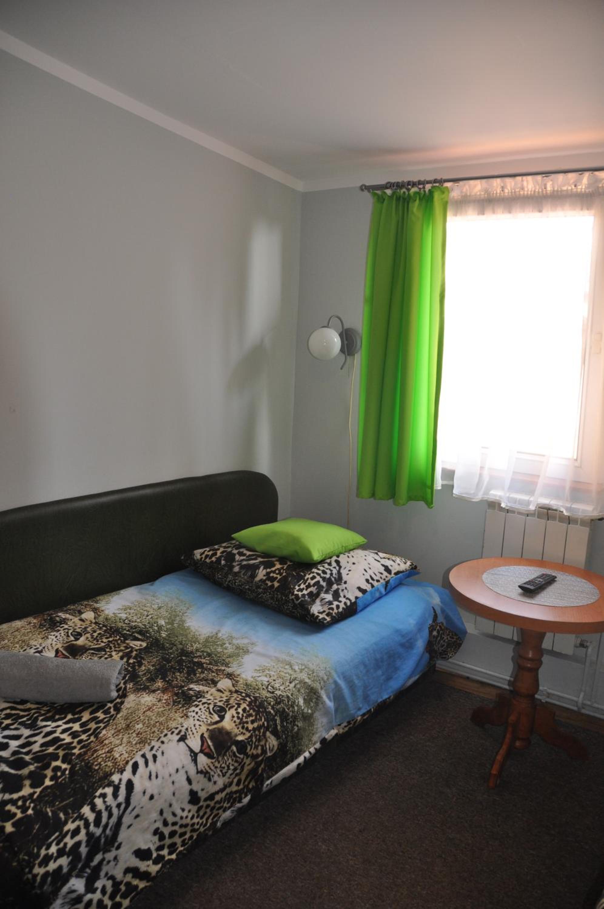 Twin Room with Bathroom - Photo 7