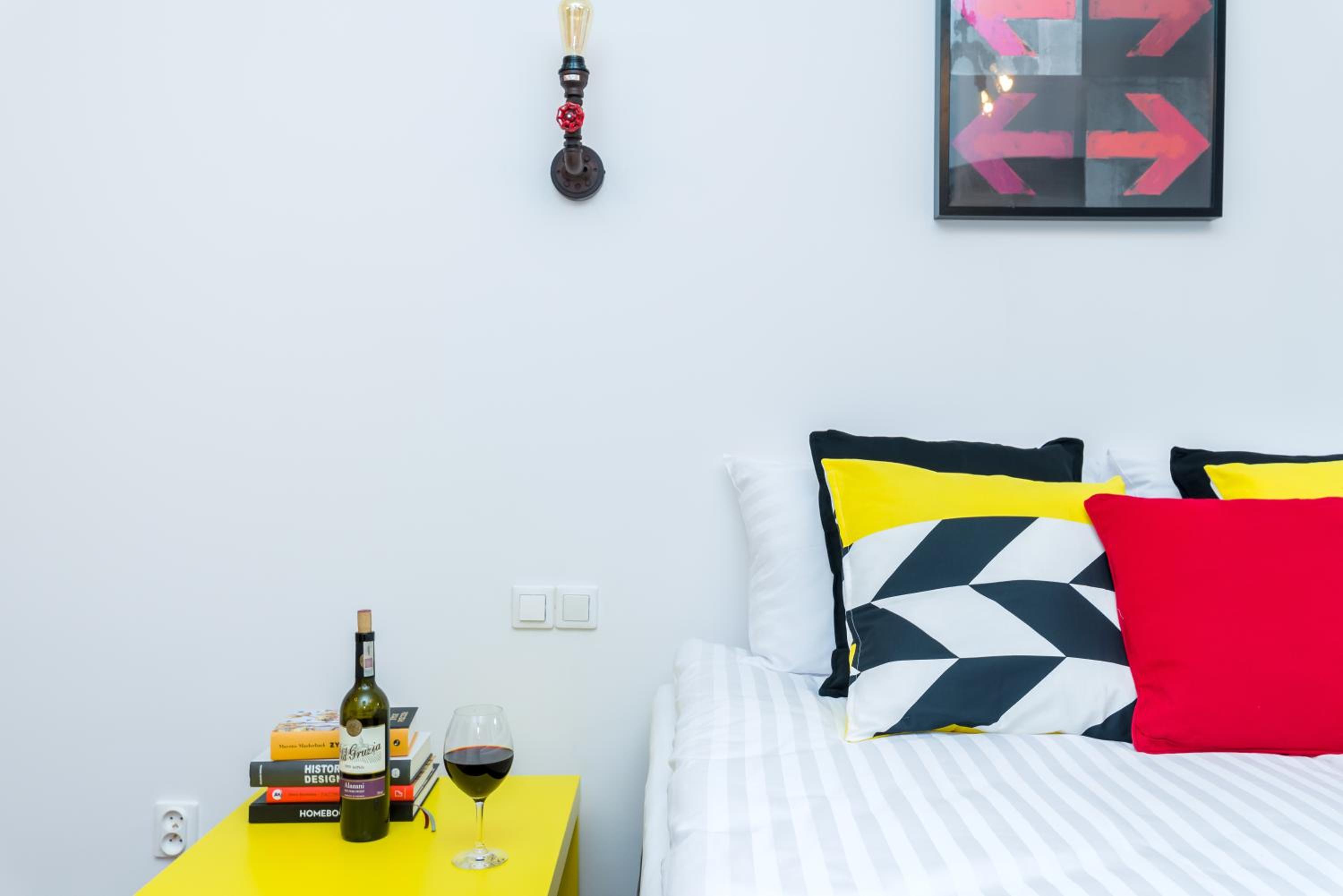 Studio Apartment - Photo 10