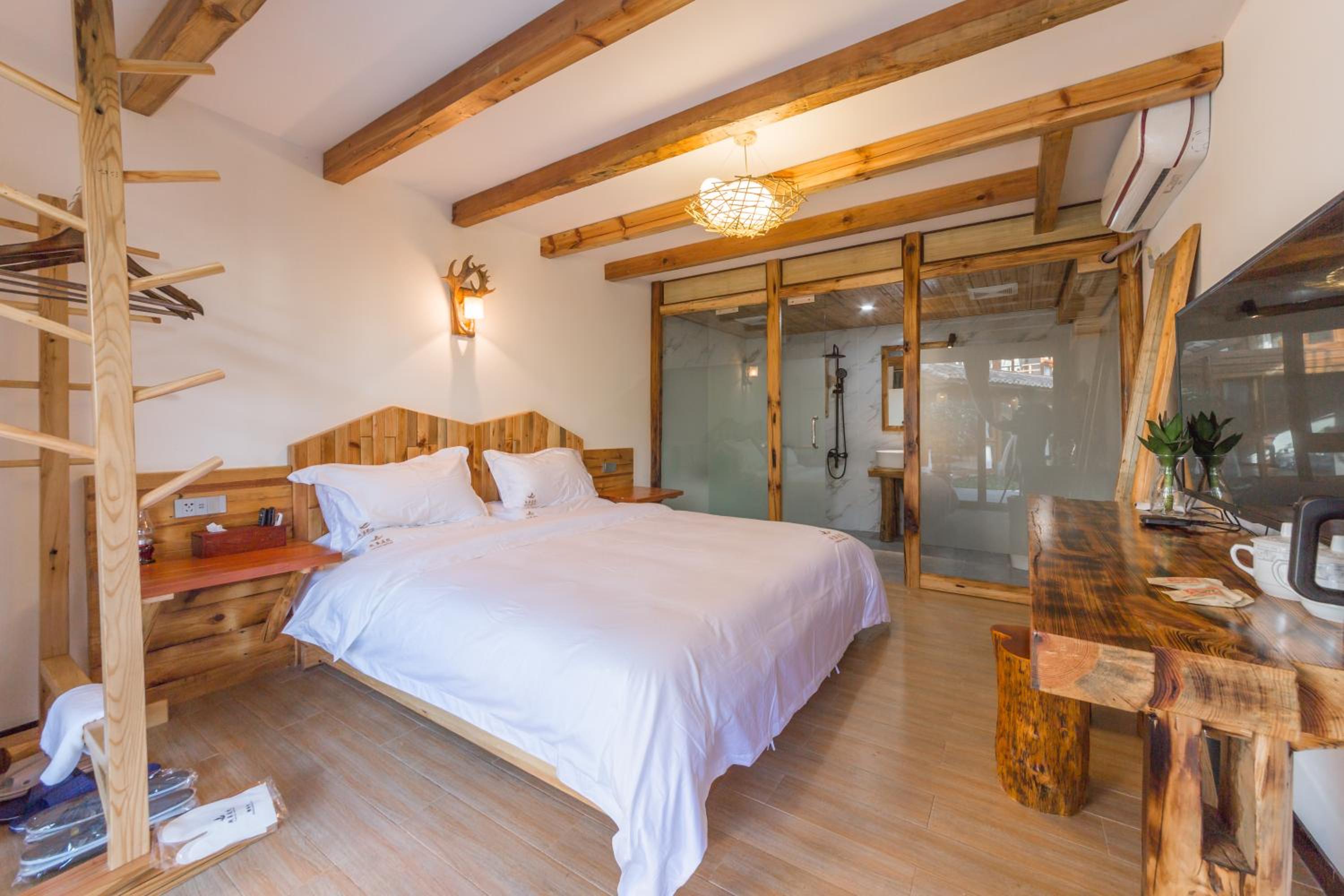Single Room with Mountain View