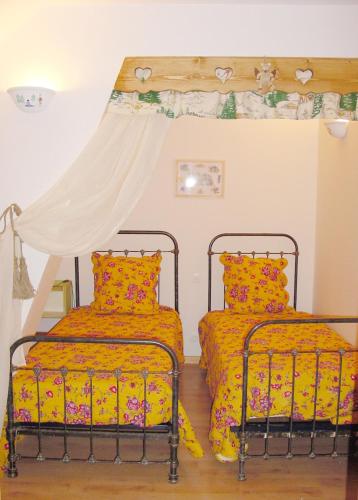 Superior Family Room photo 3