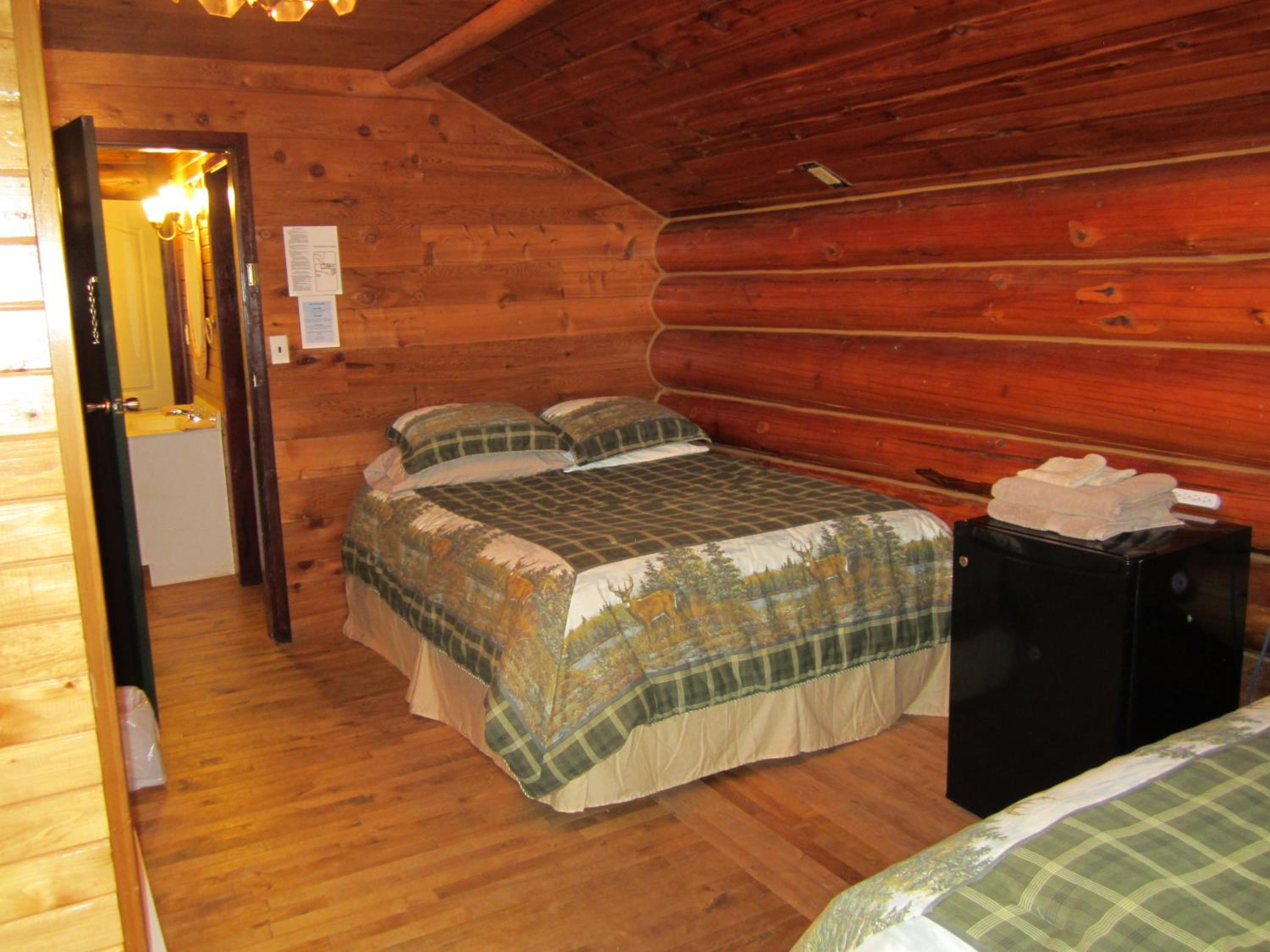 Family Suite (1 queen, 1 double, 1 twin) - Photo 2