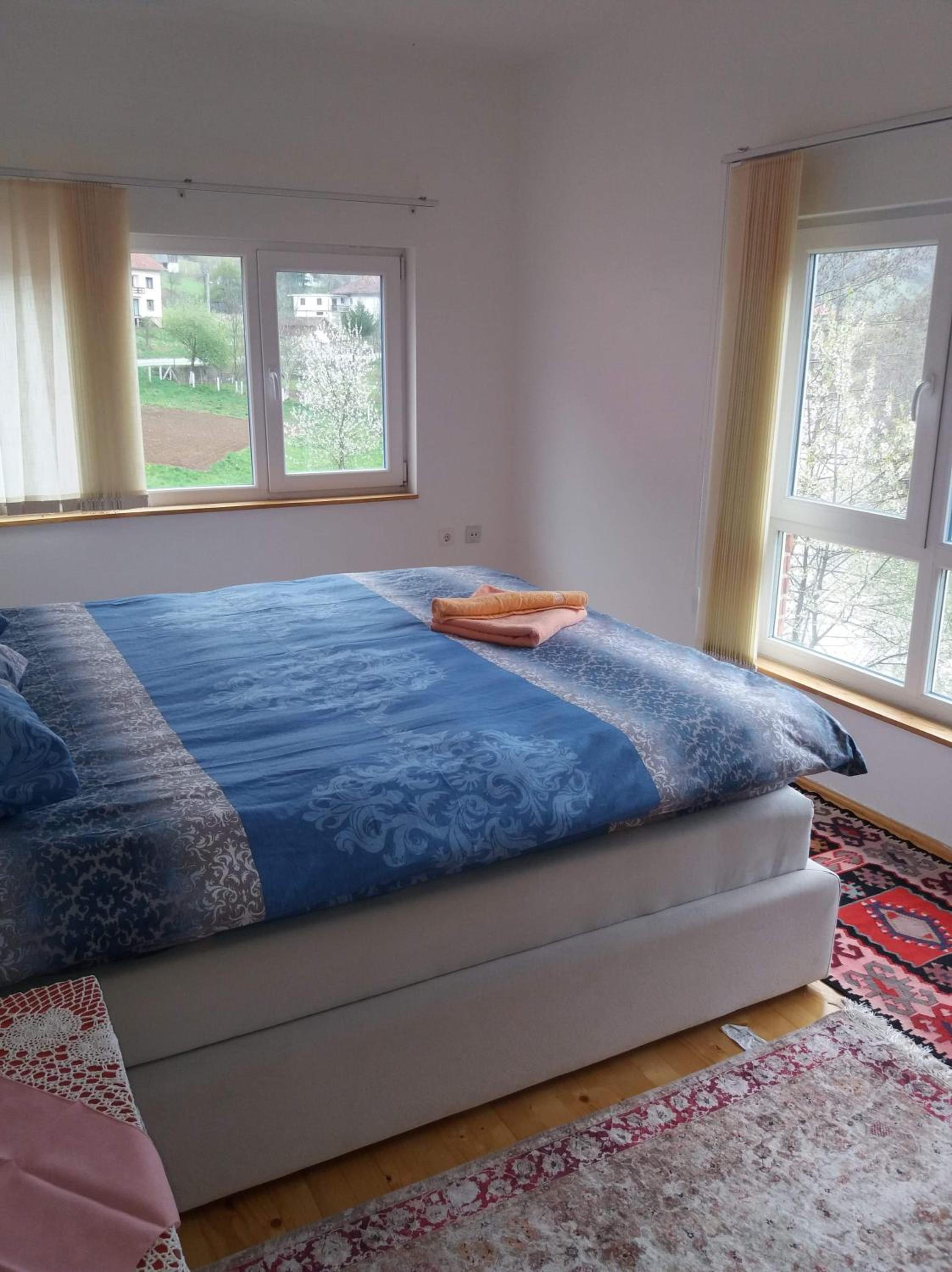 Three-Bedroom House photo 2