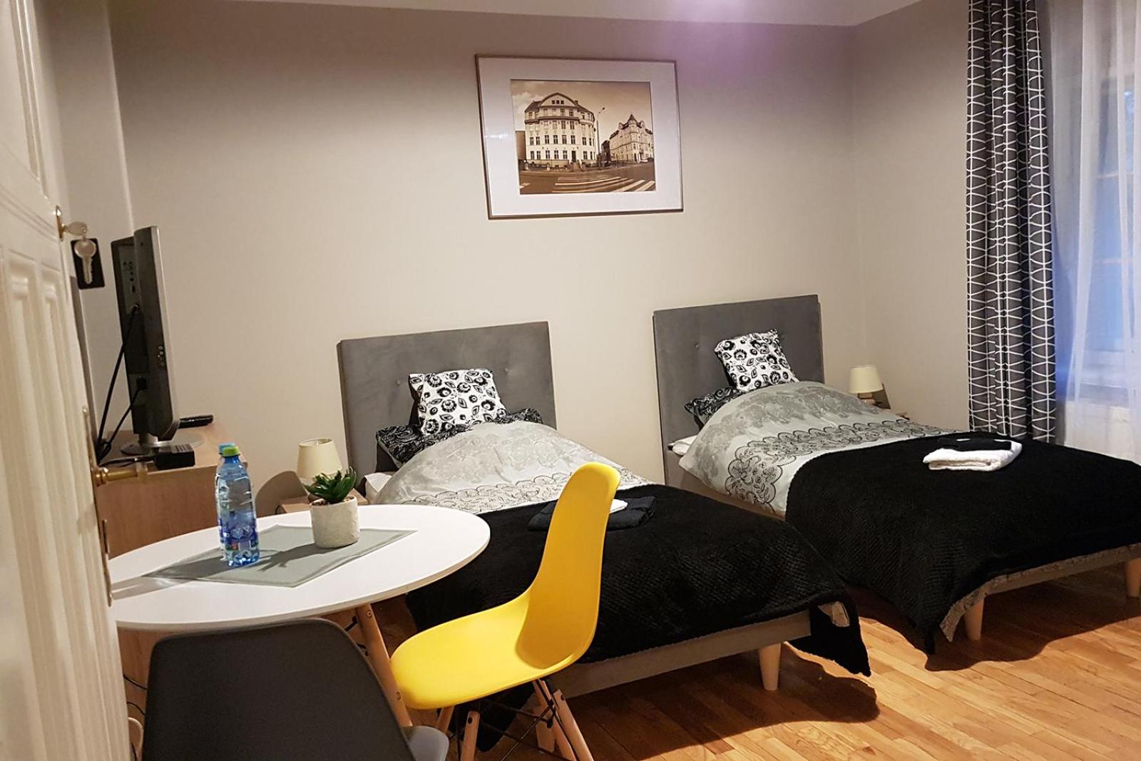 Standard Twin Room - Photo 4