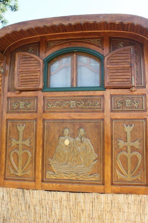 Wooden Caravan photo 2