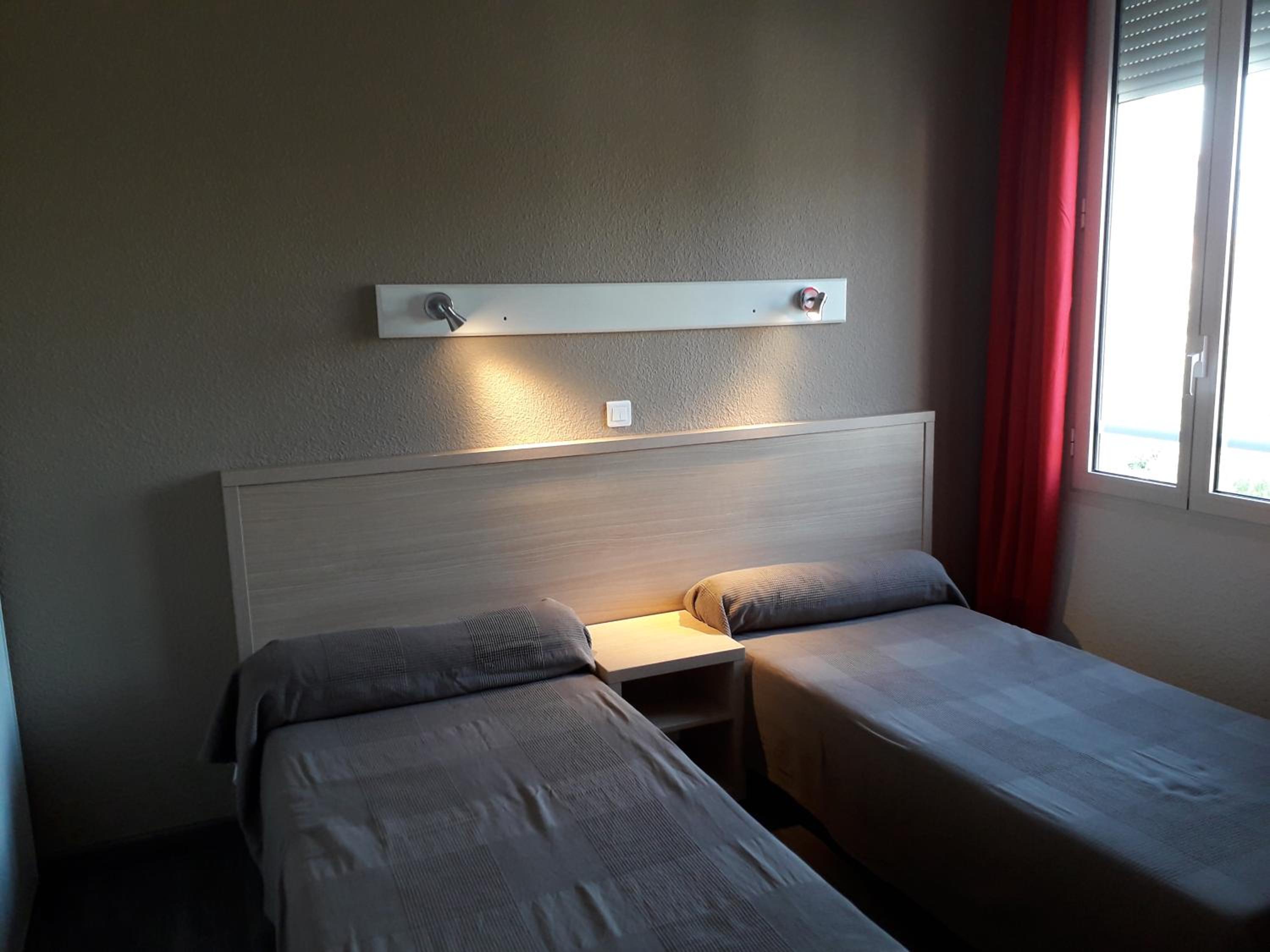 Standard Twin Room photo 2