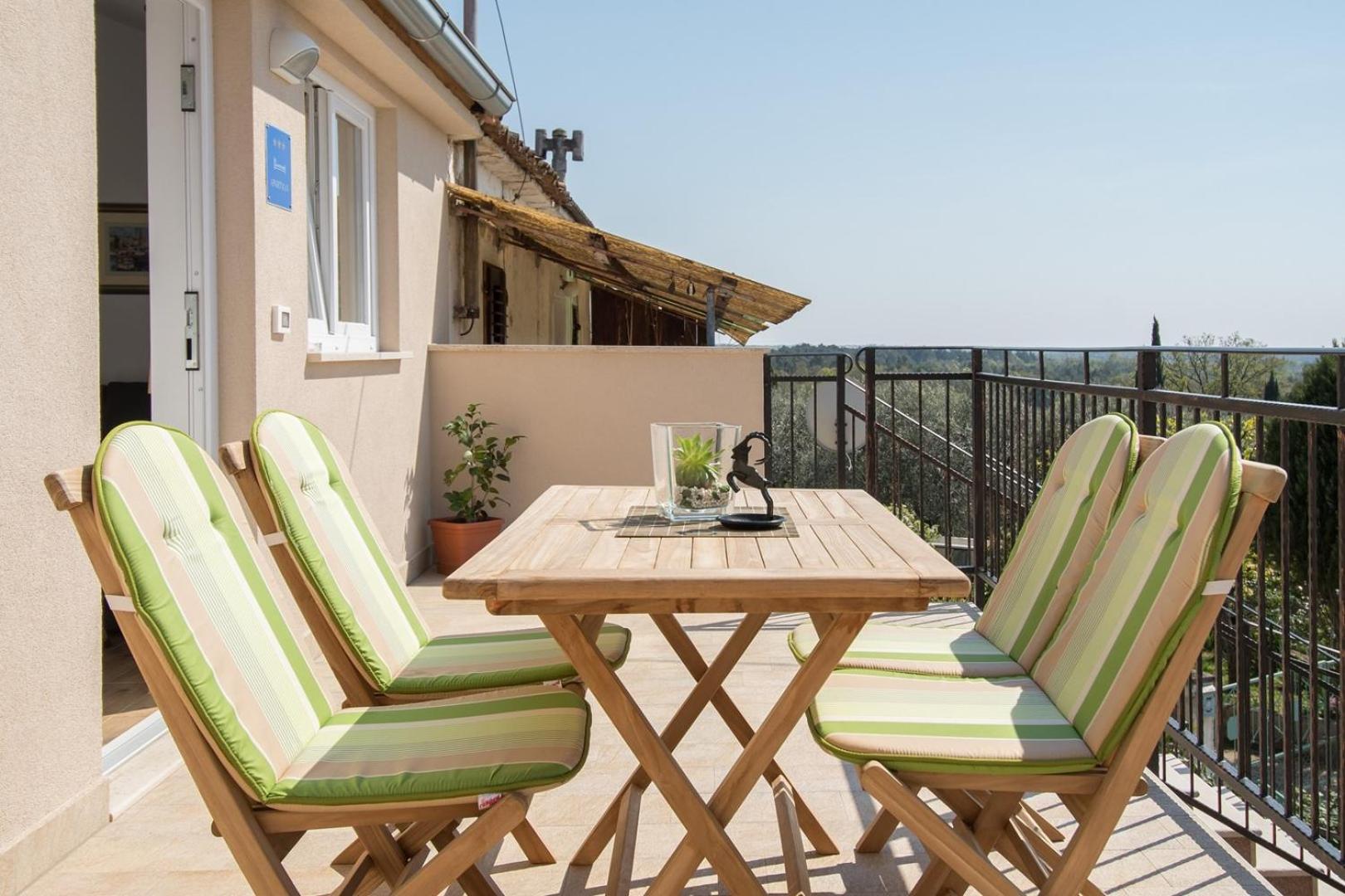 Apartment with Balcony photo 2