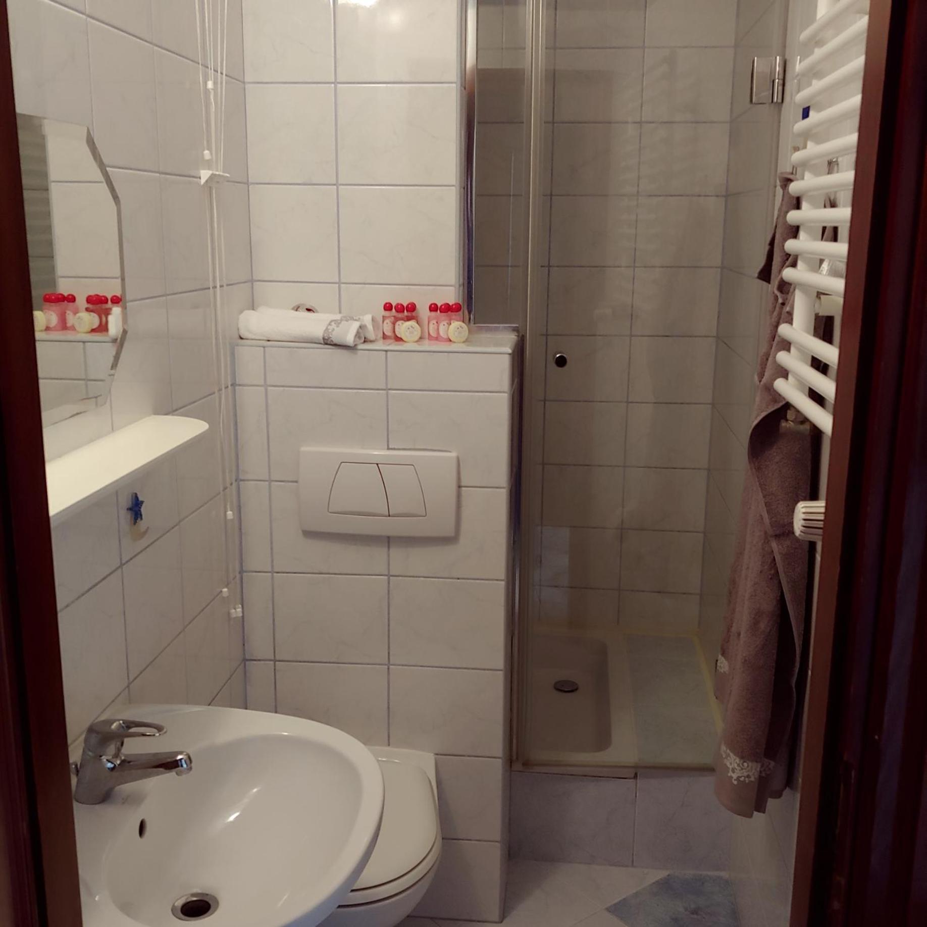 Family Room with Private Bathroom photo 3