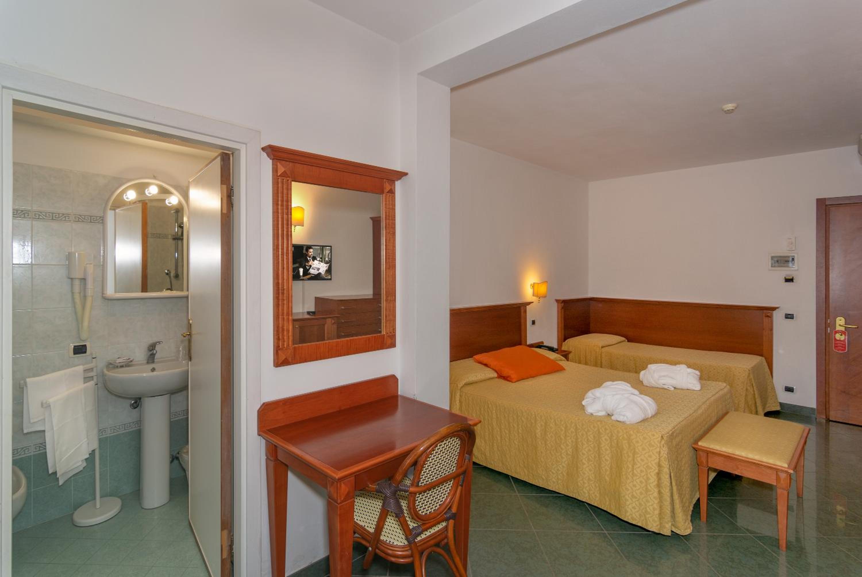 Superior Triple Room photo 1