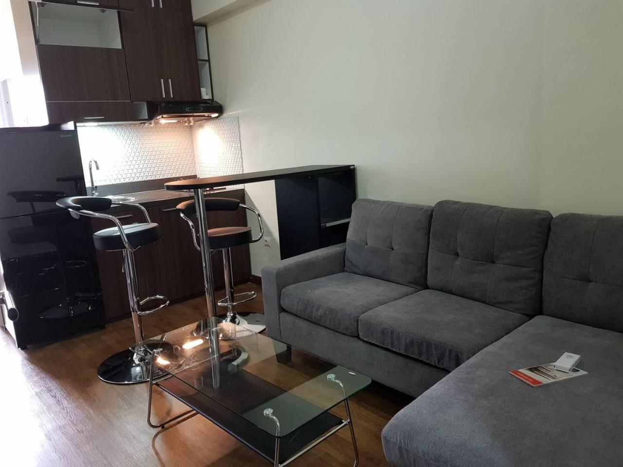 Apartment with Balcony - Photo 3