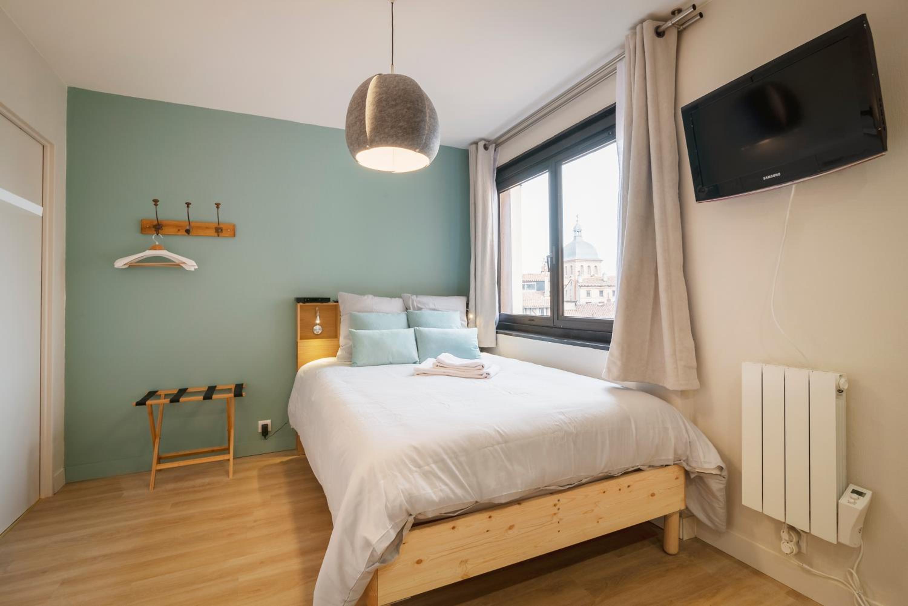 One-Bedroom Apartment - Photo 4