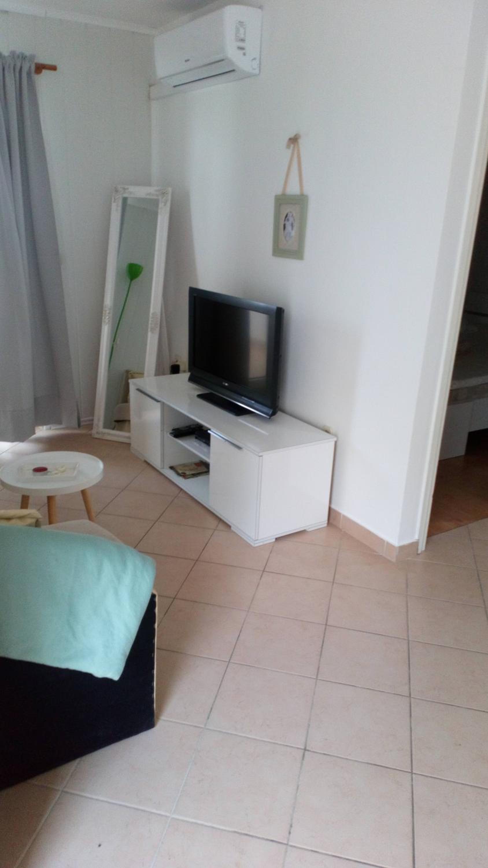 One-Bedroom Apartment with Balcony and Sea View photo 2