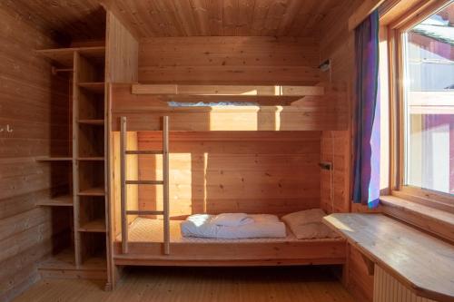 Quadruple Room with Shared Bathroom - Photo 23