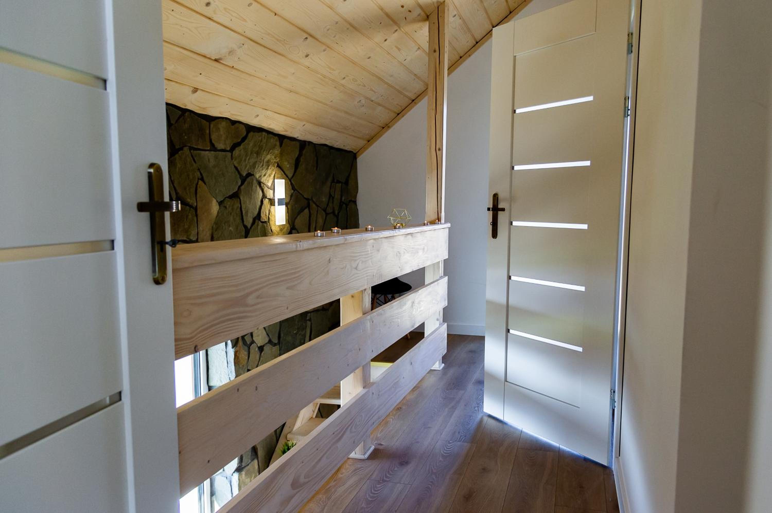 Two-Bedroom Apartment with Mountain View - Photo 15
