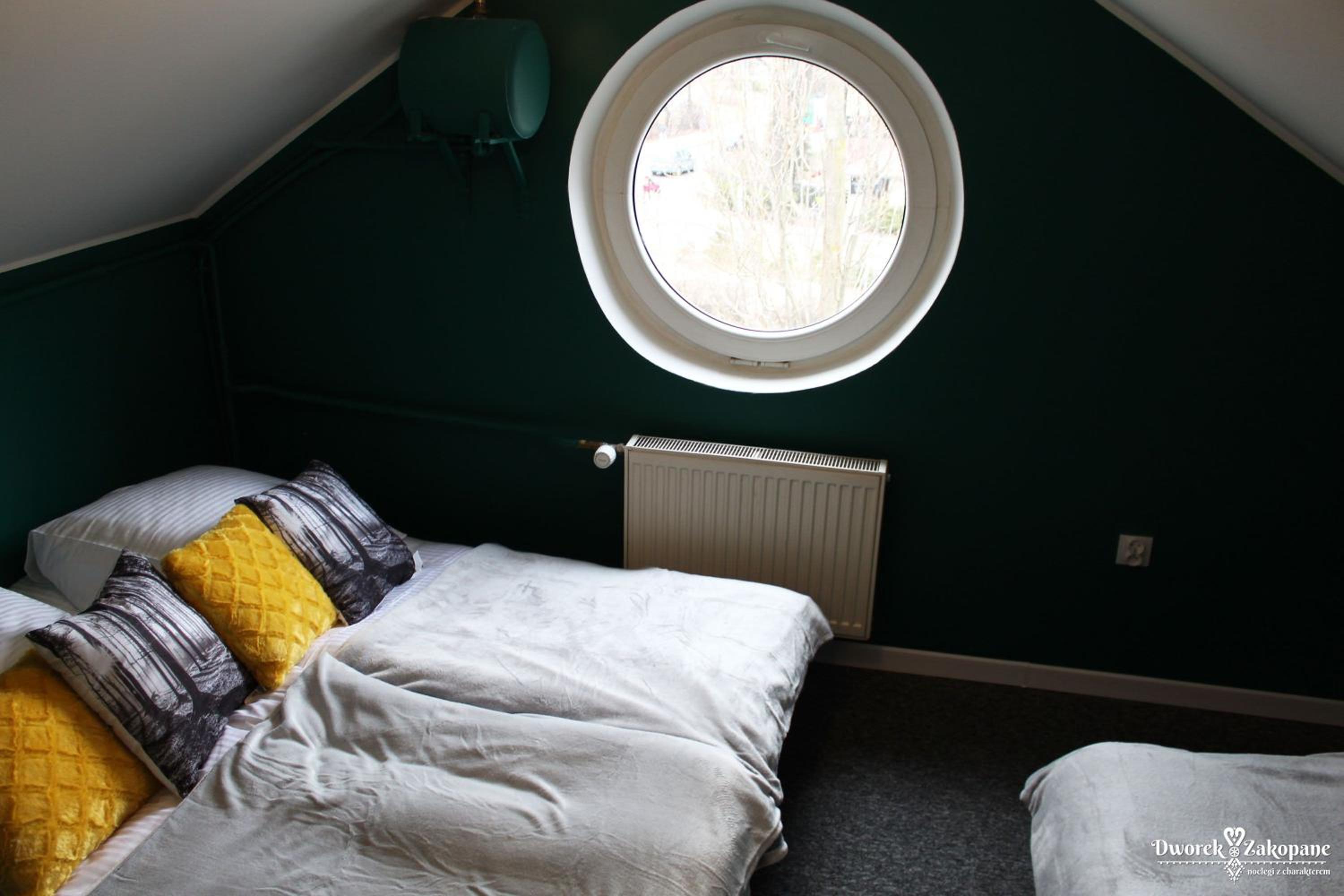 Basic Triple Room with Shared Bathroom - Attic photo 2