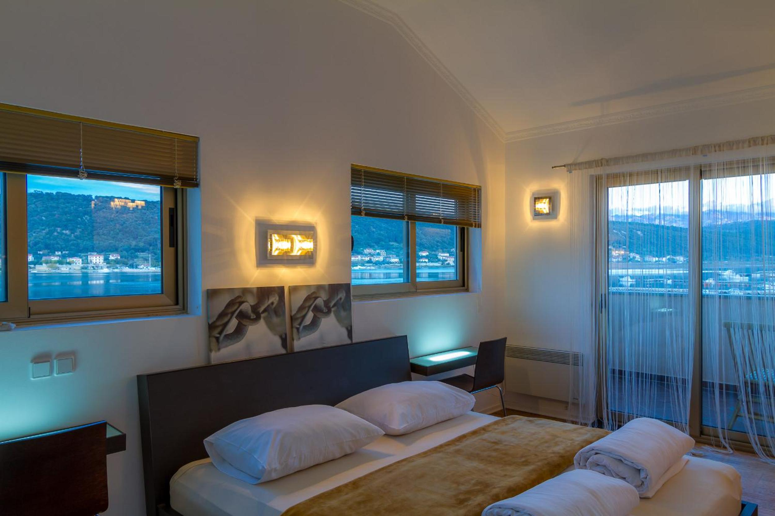 Penthouse Apartment with Balcony and Sea View - Photo 1