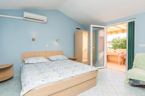 Studio Apartment photo 1