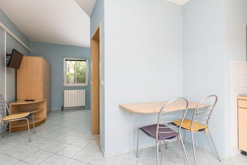 Studio Apartment photo 3