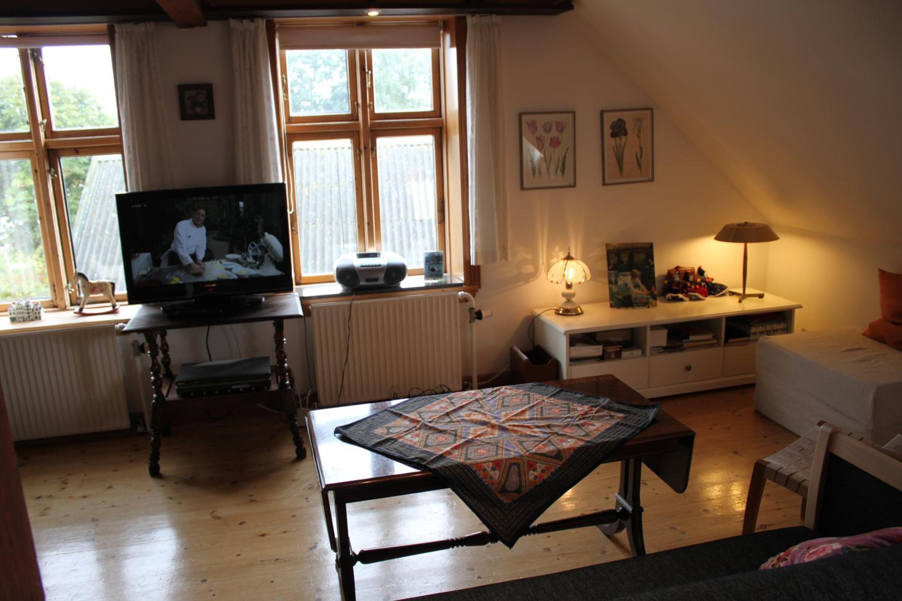Two-Bedroom Apartment with Private Kitchen & Toilet and Shared Bathroom downstairs photo 3