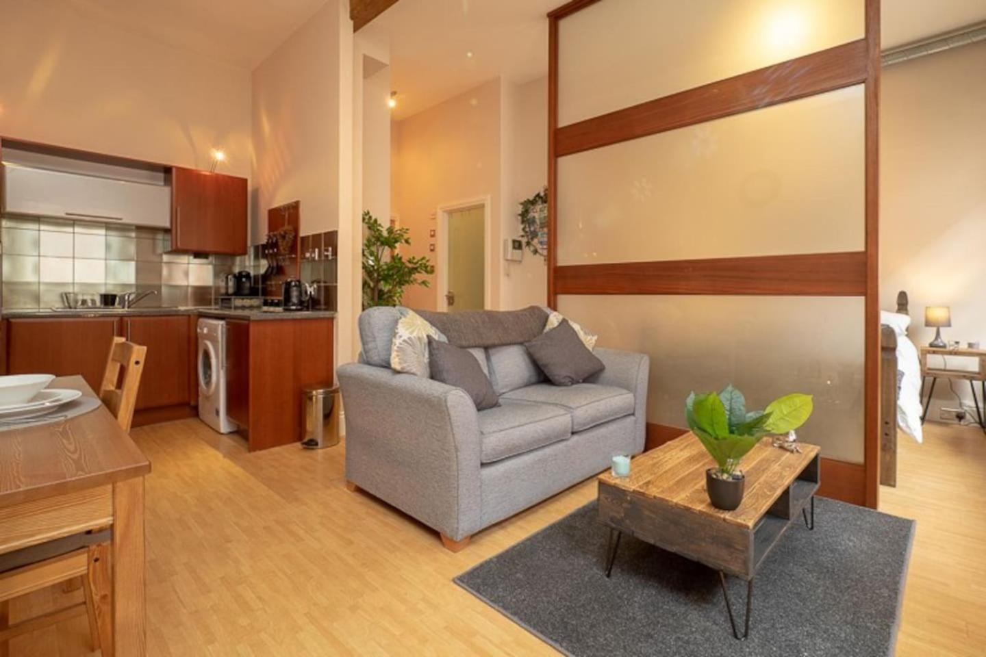 Studio Apartment photo 1